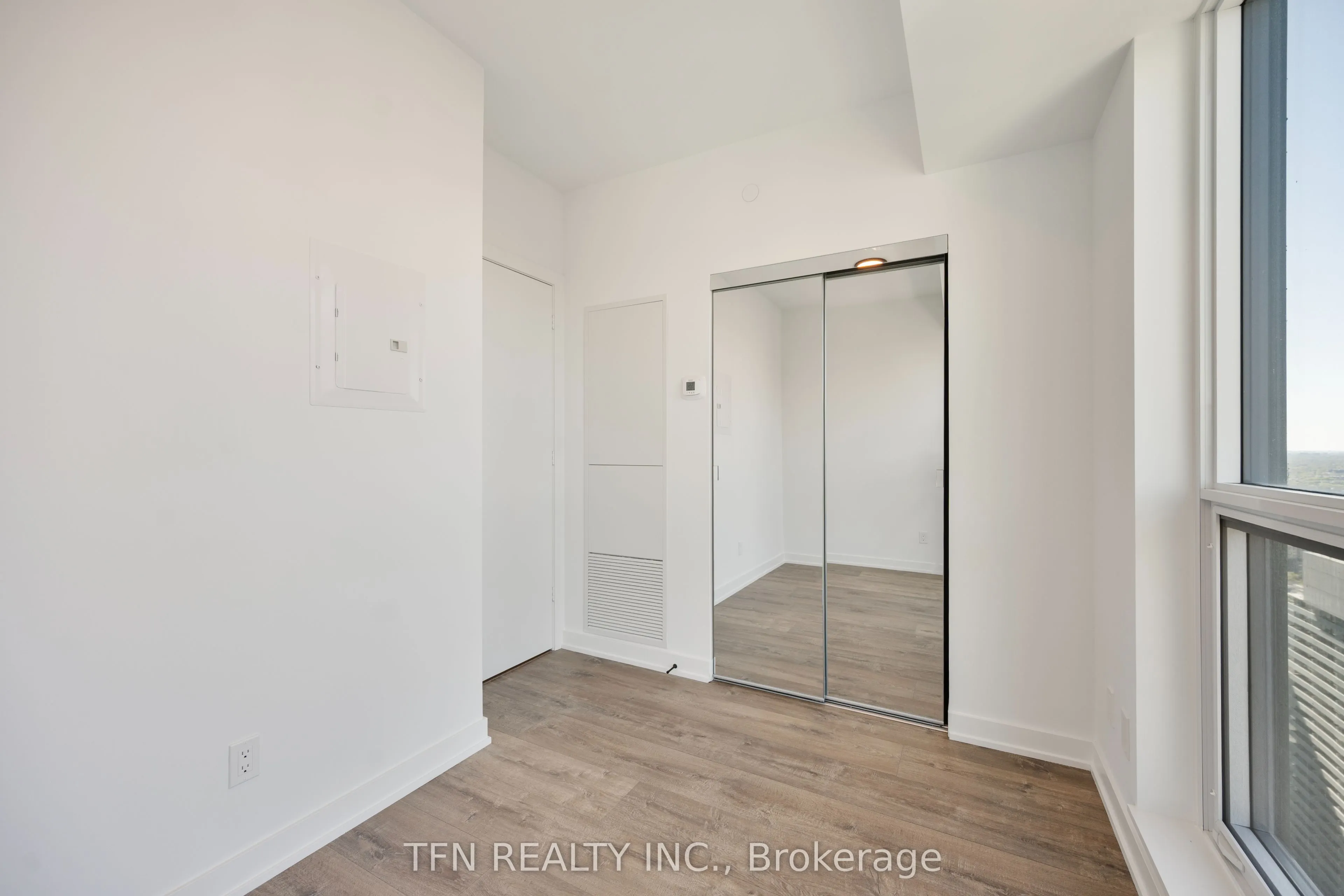 327 King Street W, #4605