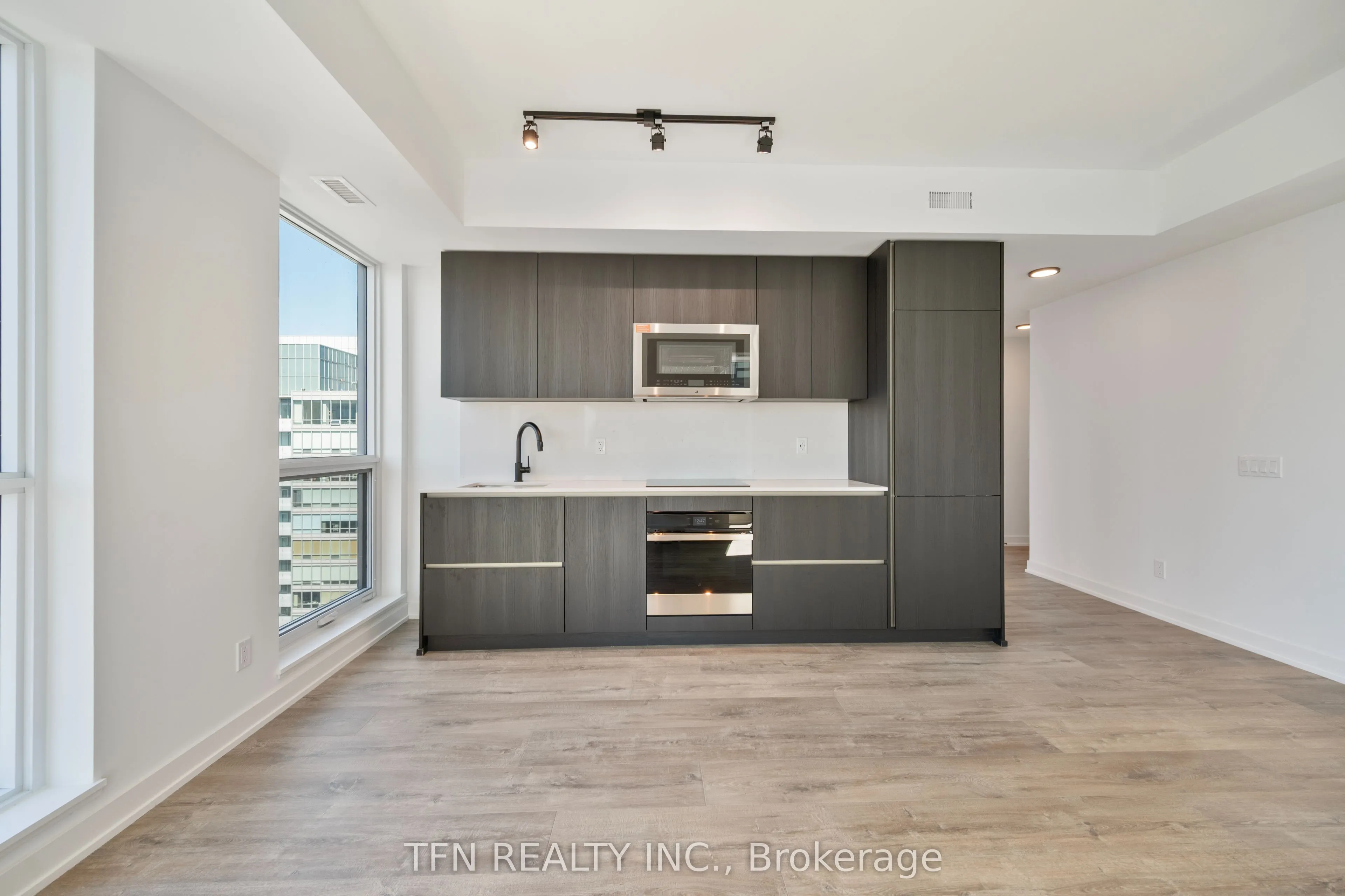 327 King Street W, #4605