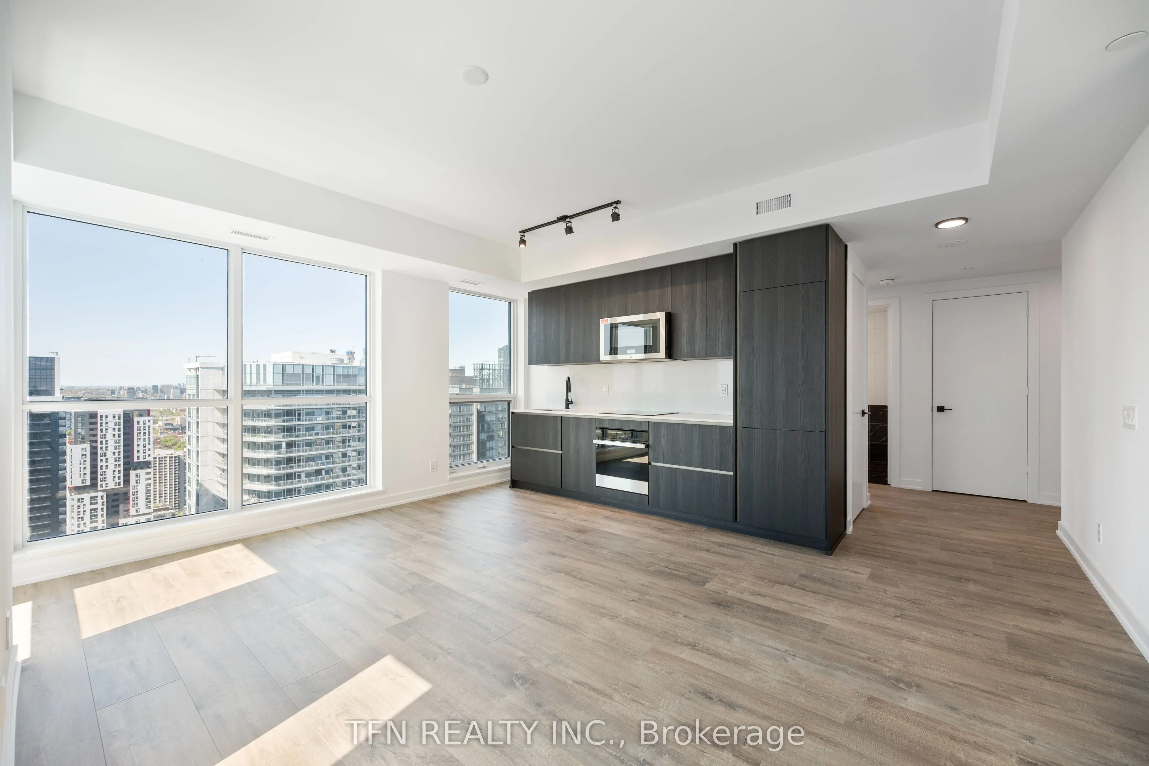 327 King Street W, #4605