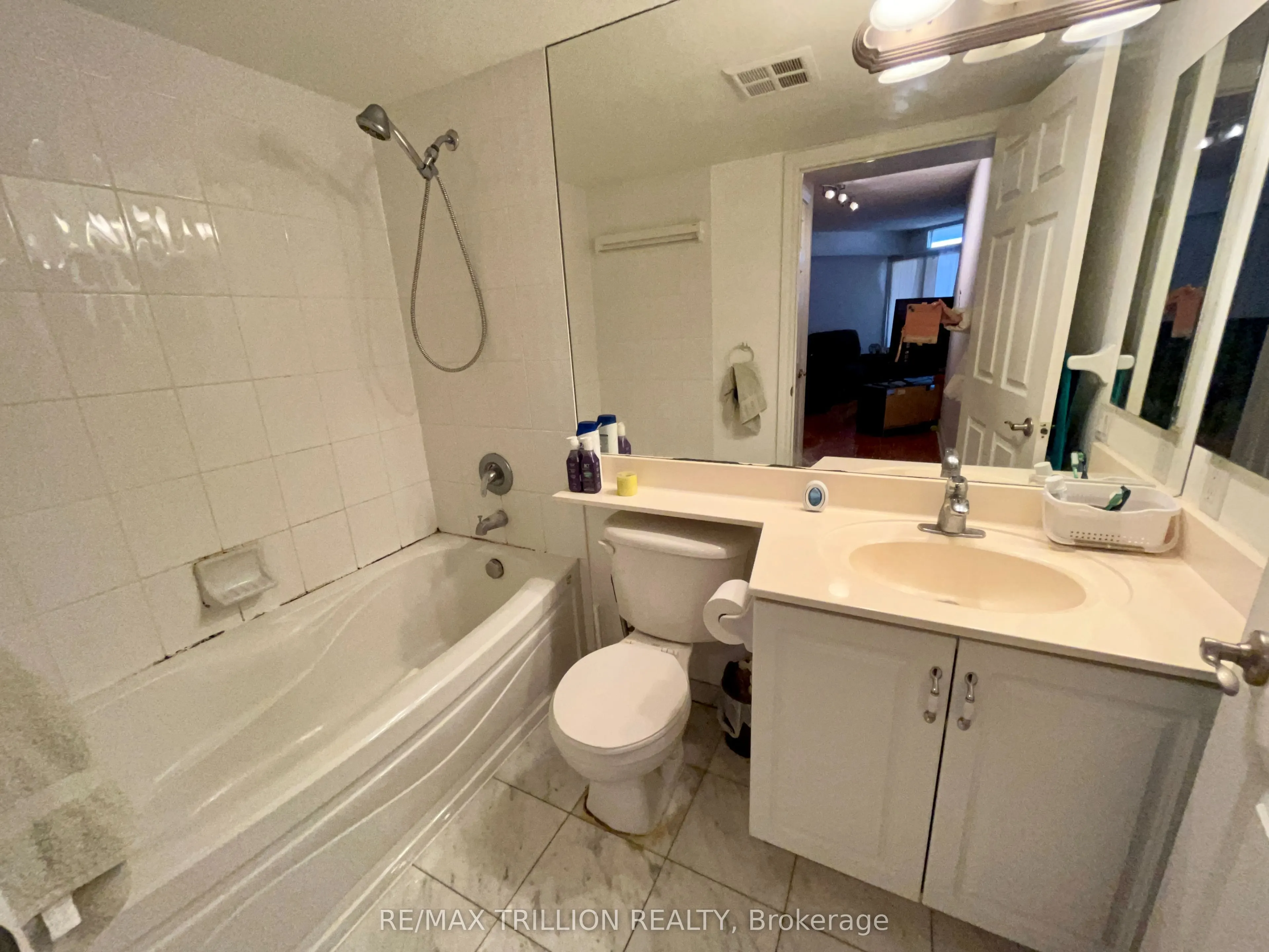 78 Harrison Garden Boulevard, #1014