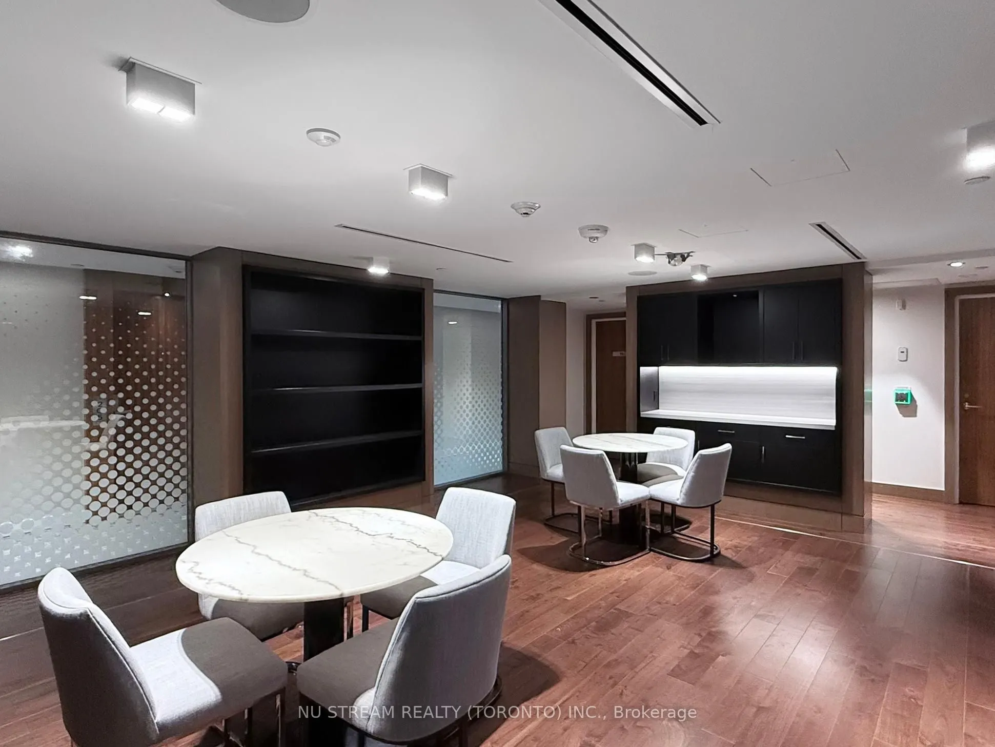 15 Queens Quay East Quay E, #2106
