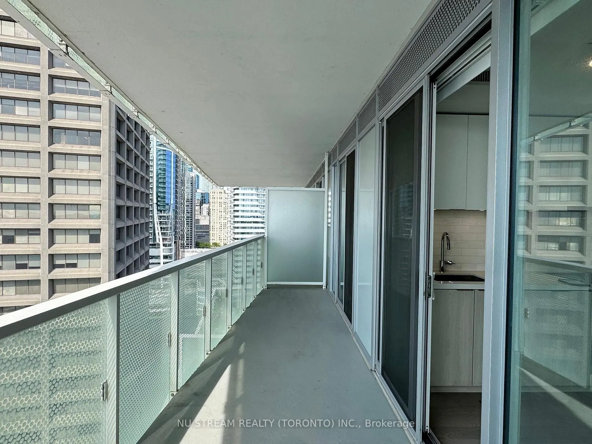 15 Queens Quay East Quay E, #2106