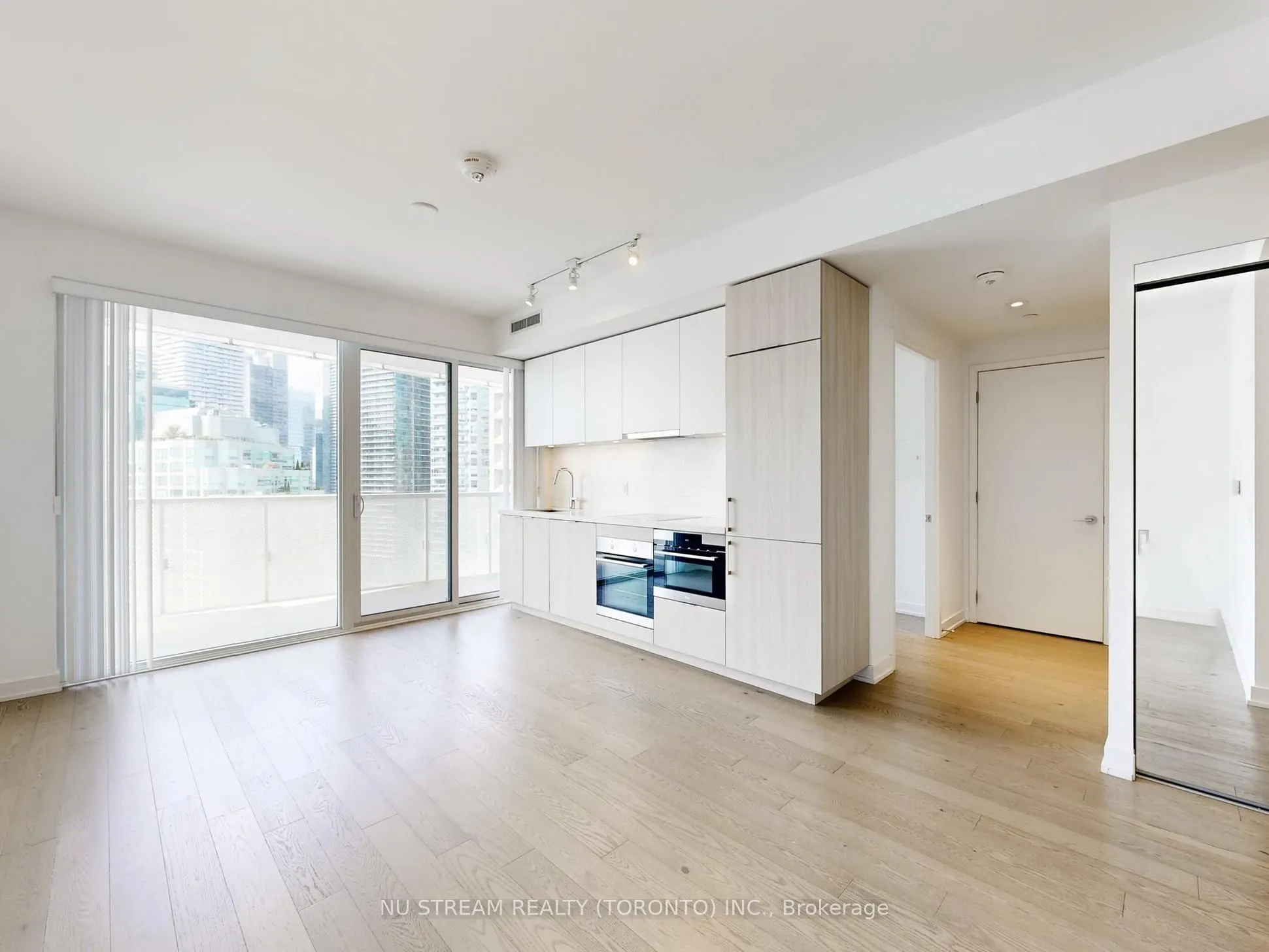15 Queens Quay East Quay E, #2106