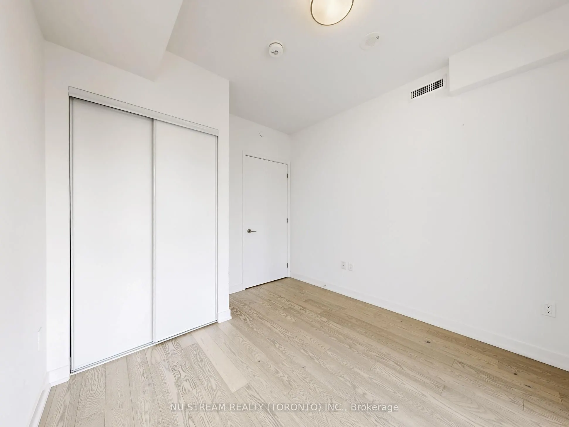 15 Queens Quay East Quay E, #2106