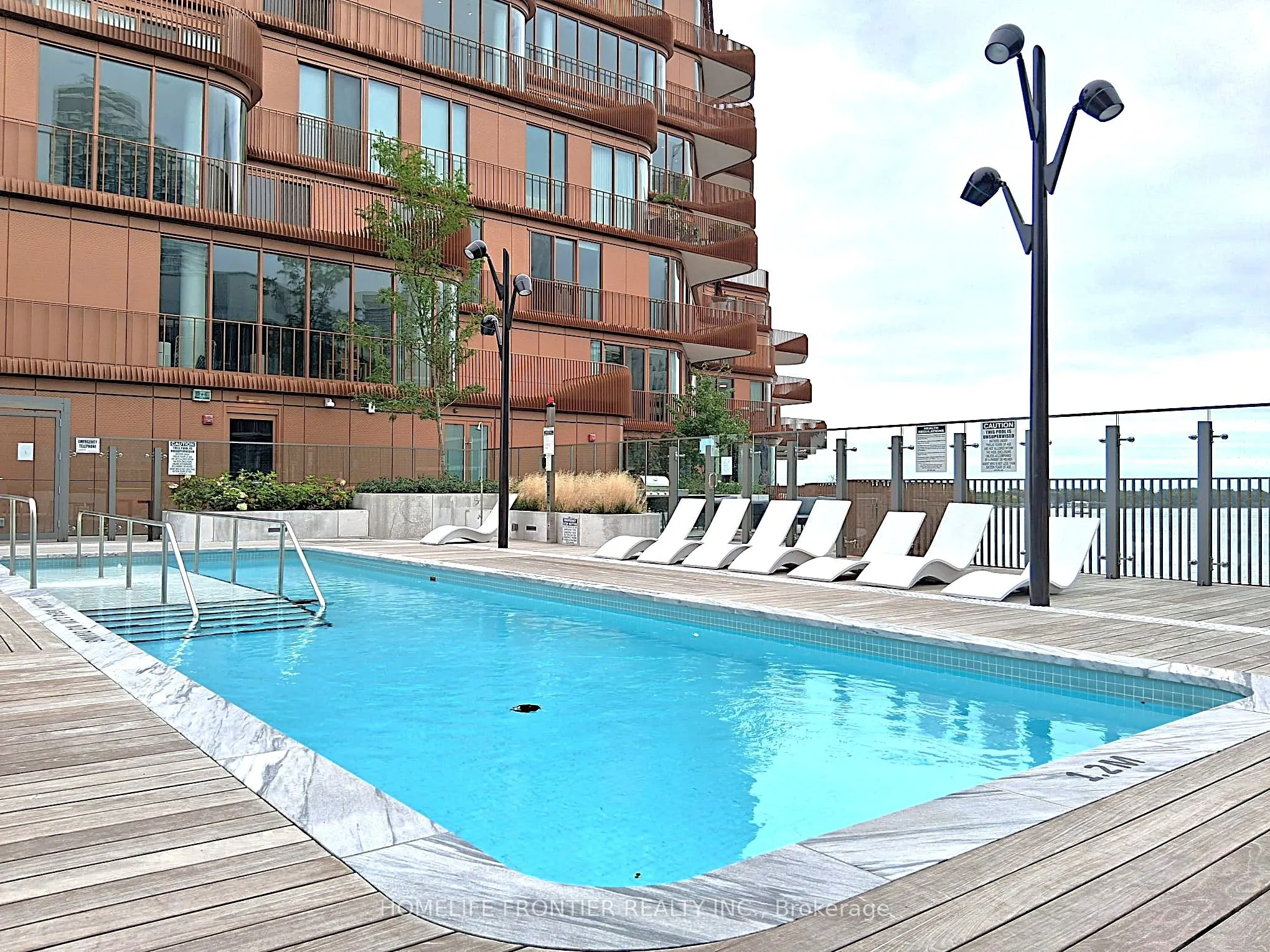 155 Merchants' Wharf, #723