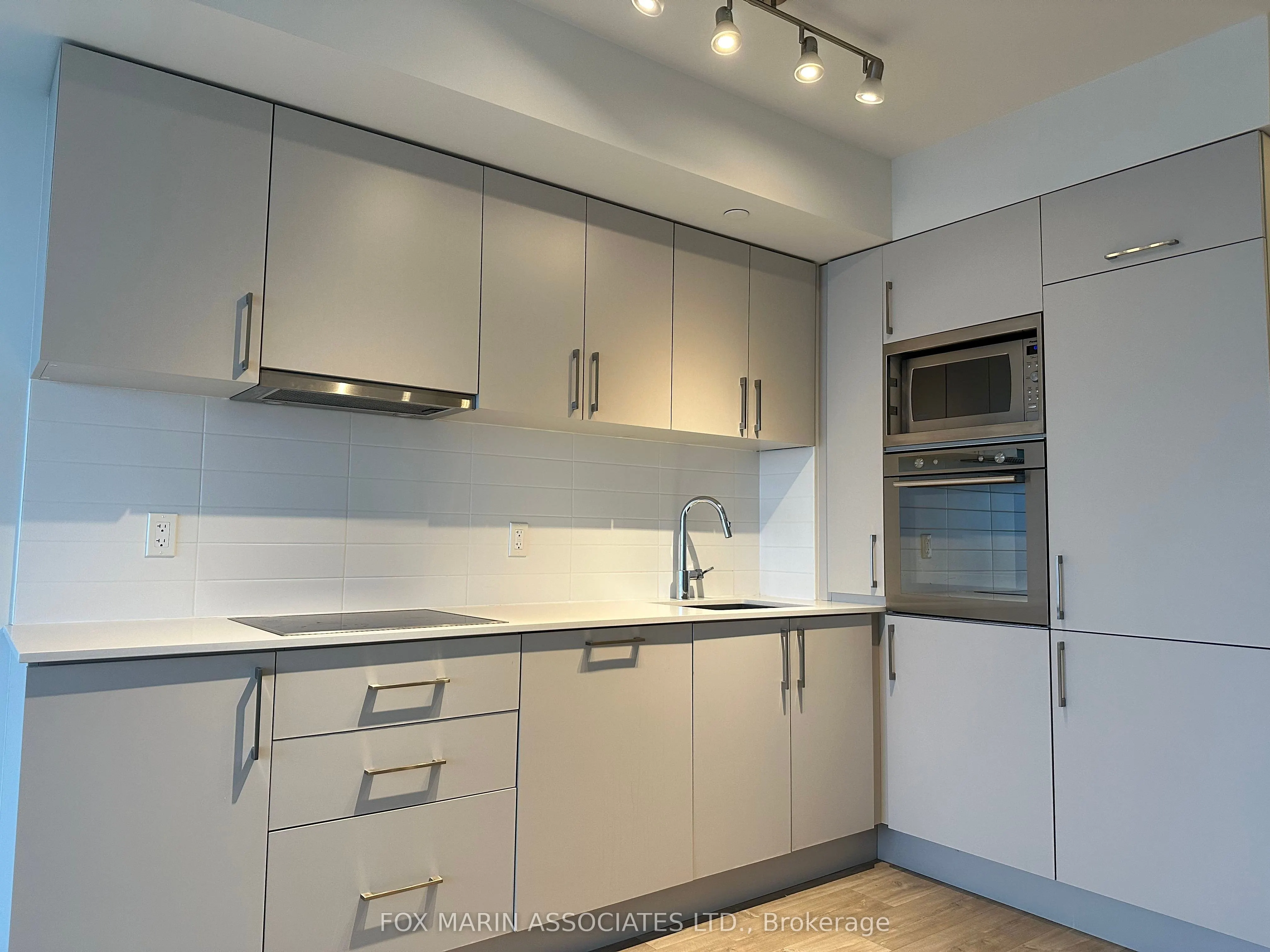 27 Bathurst Street, #1108W