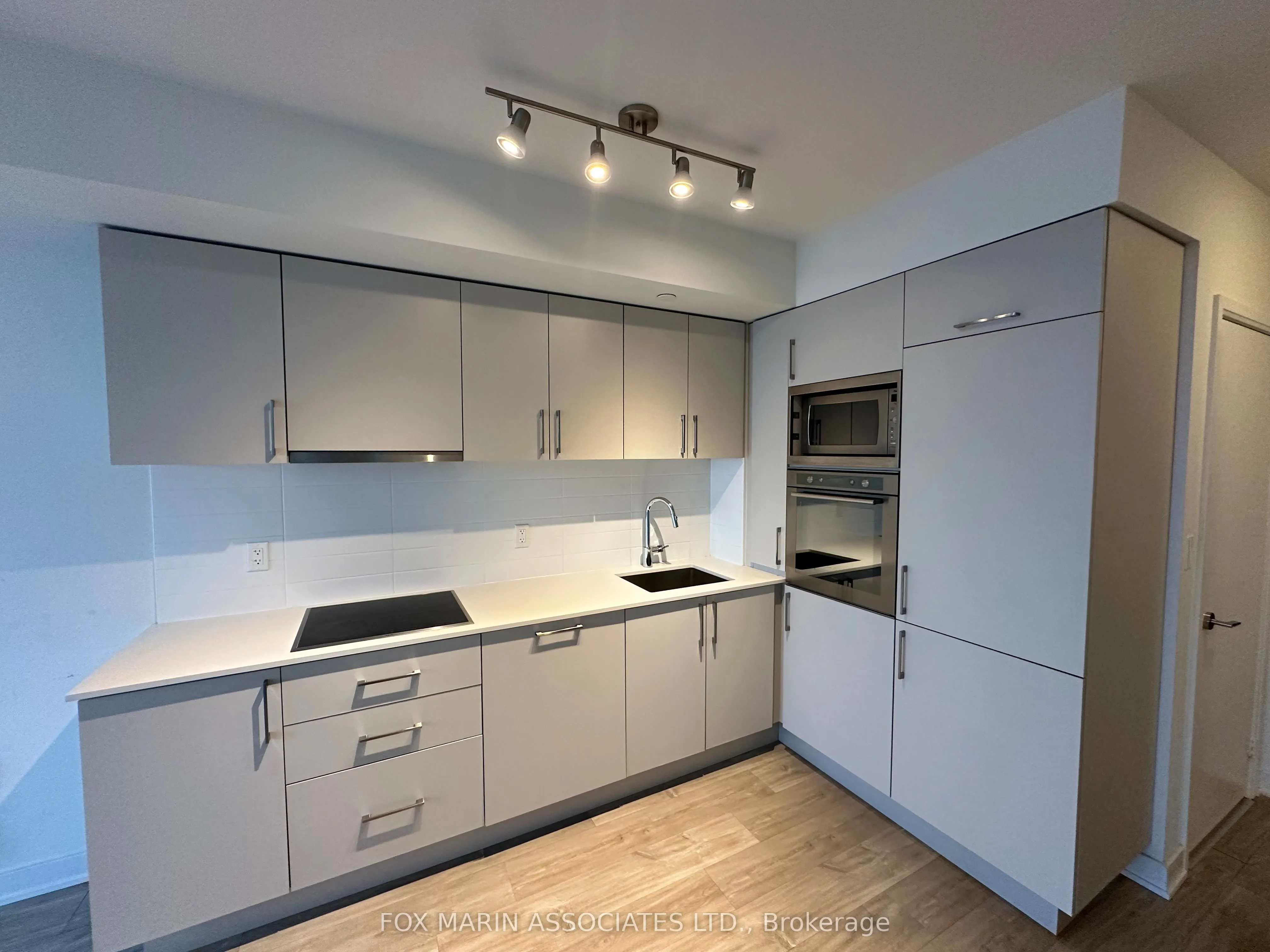 27 Bathurst Street, #1108W