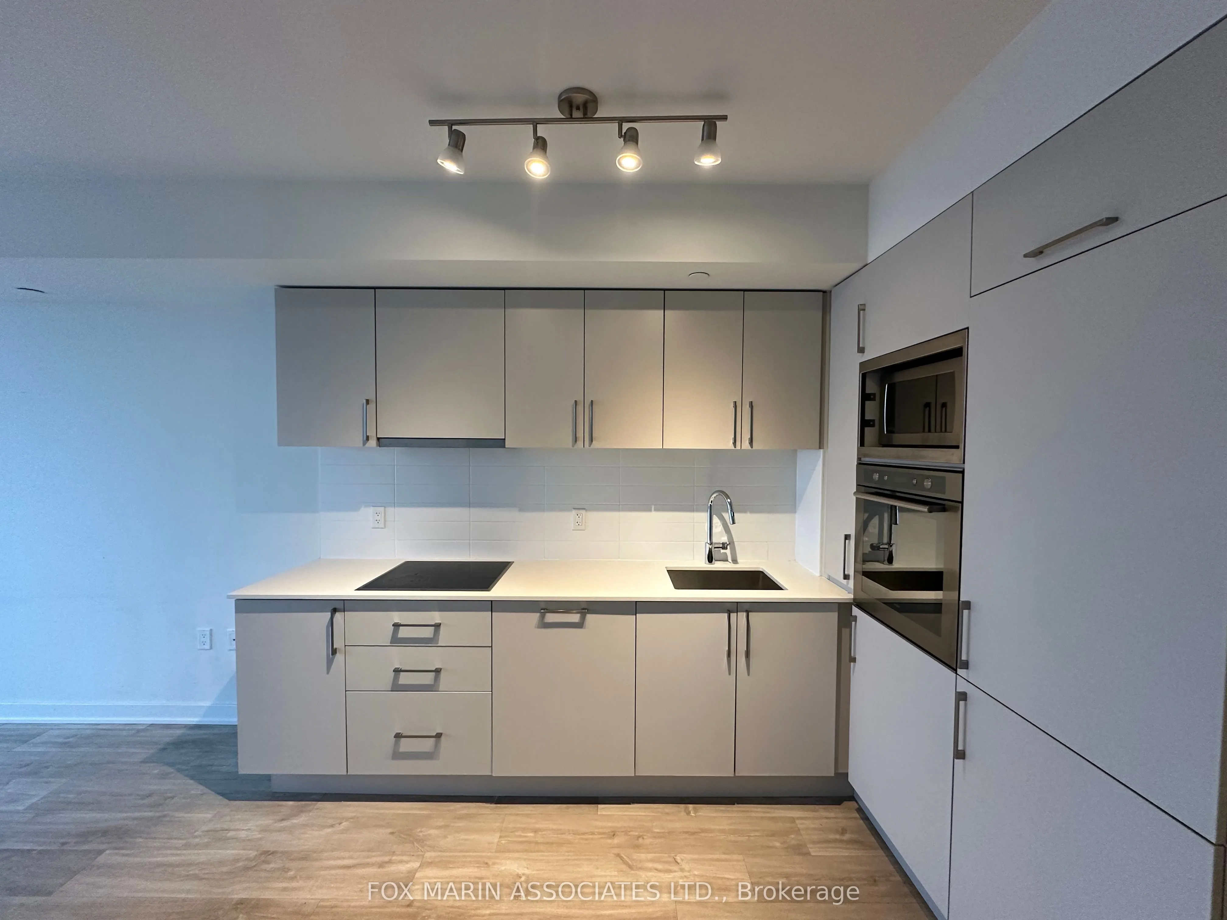 27 Bathurst Street, #1108W