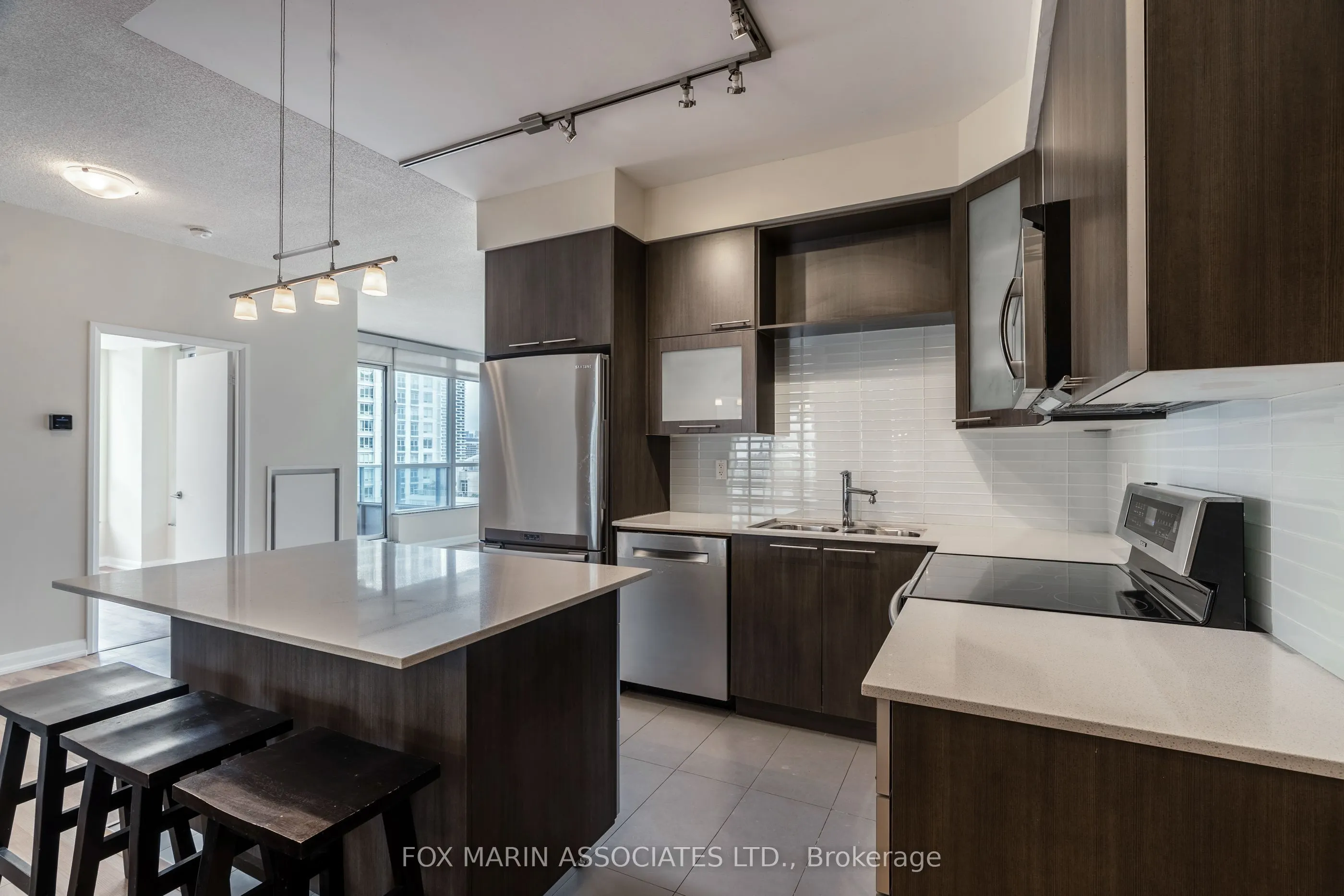 500 Sherbourne Street, #909