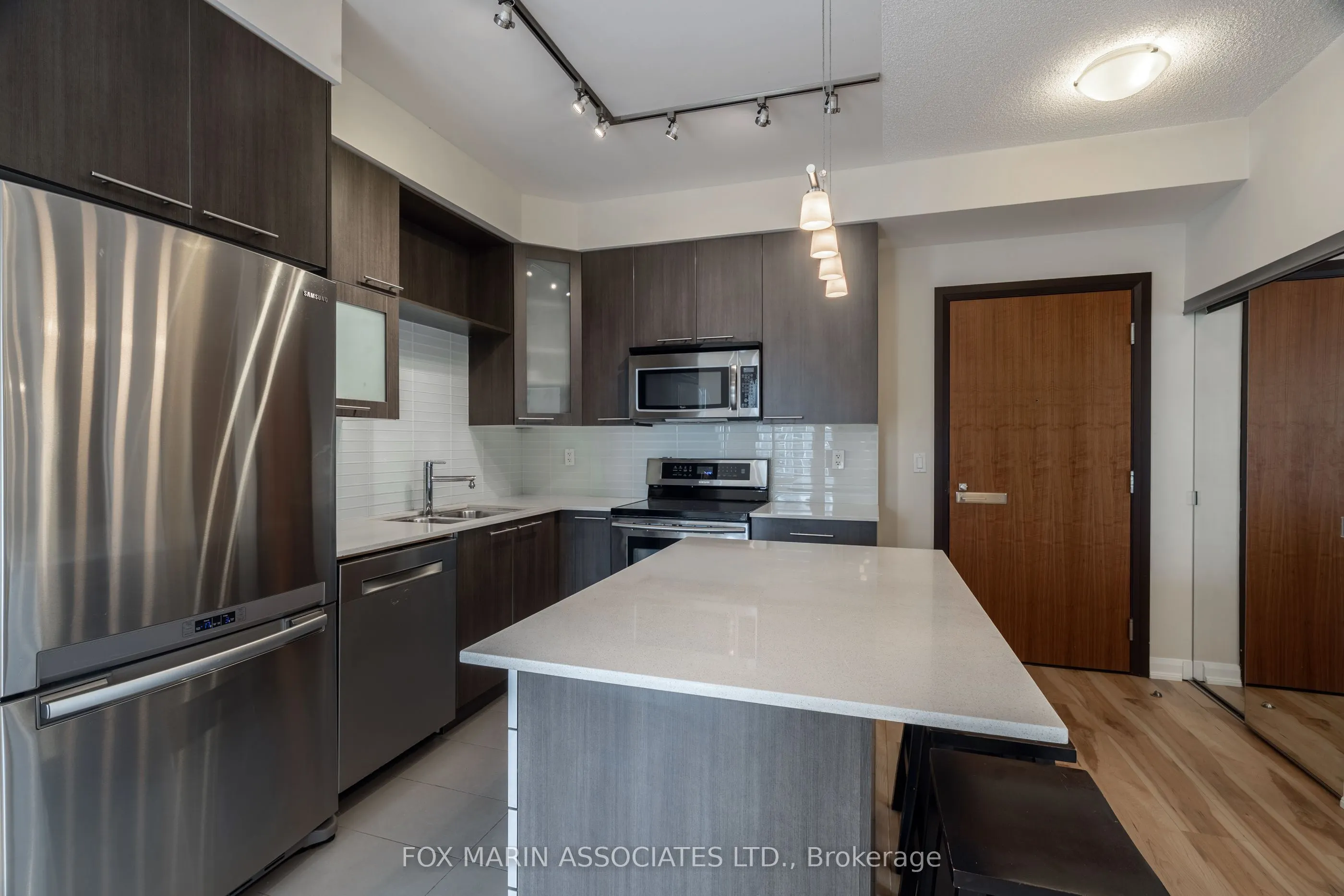 500 Sherbourne Street, #909