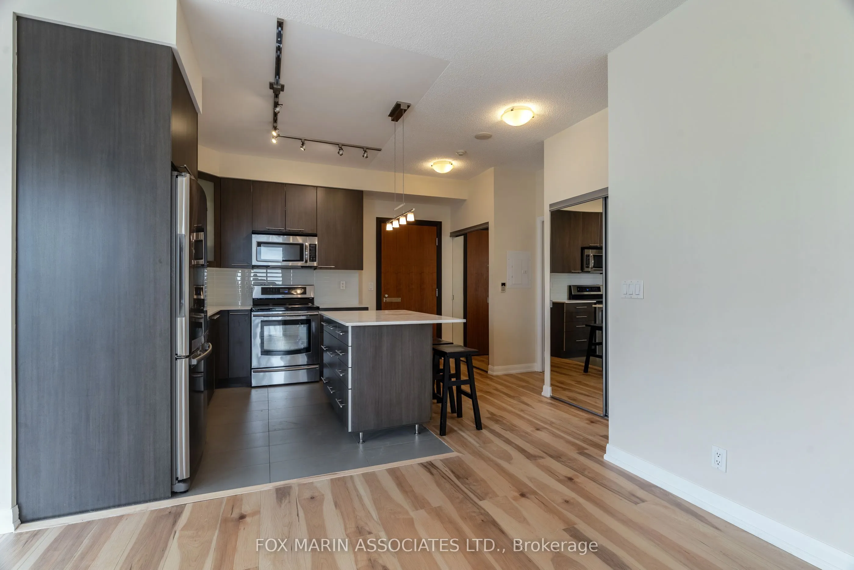 500 Sherbourne Street, #909