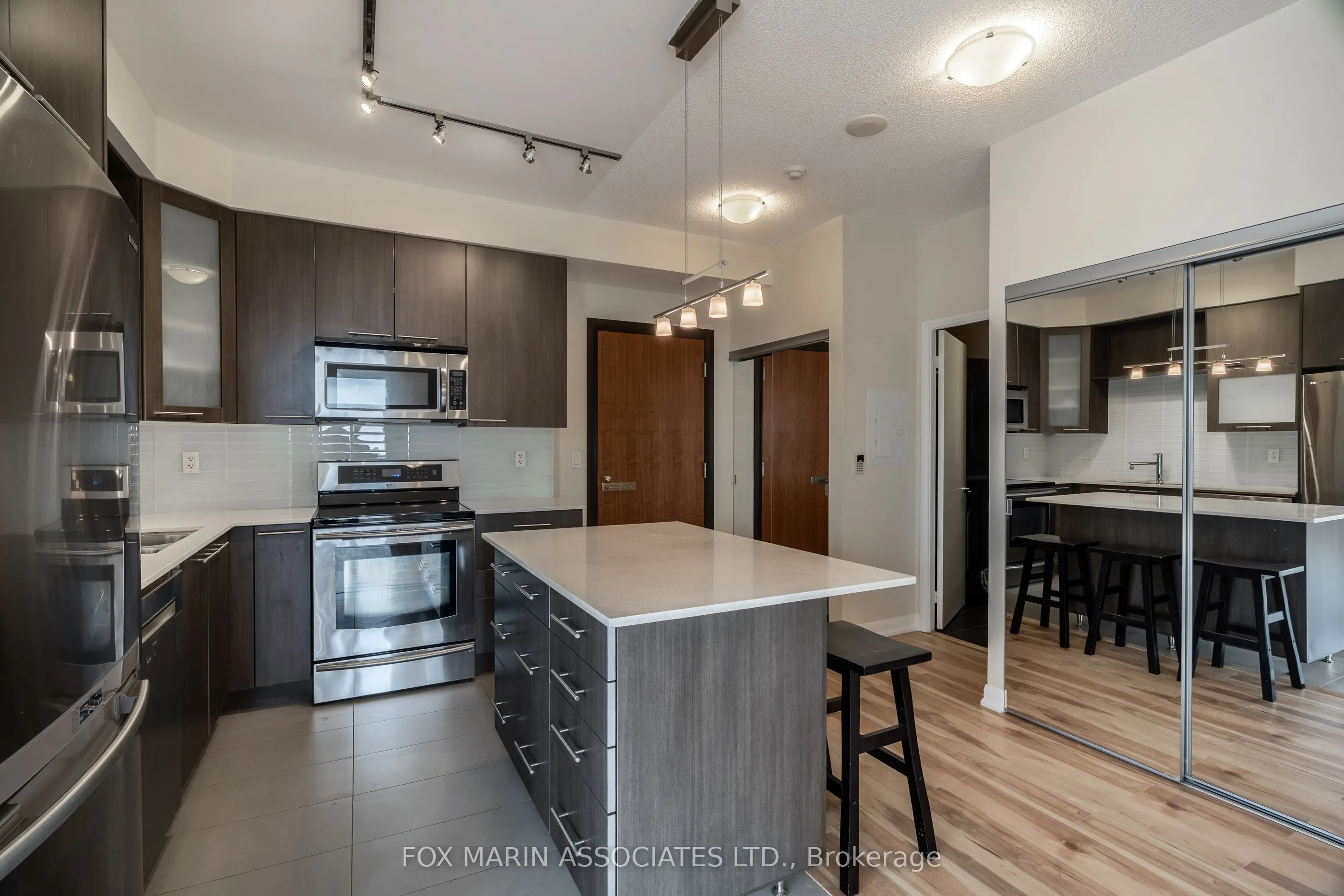 500 Sherbourne Street, #909