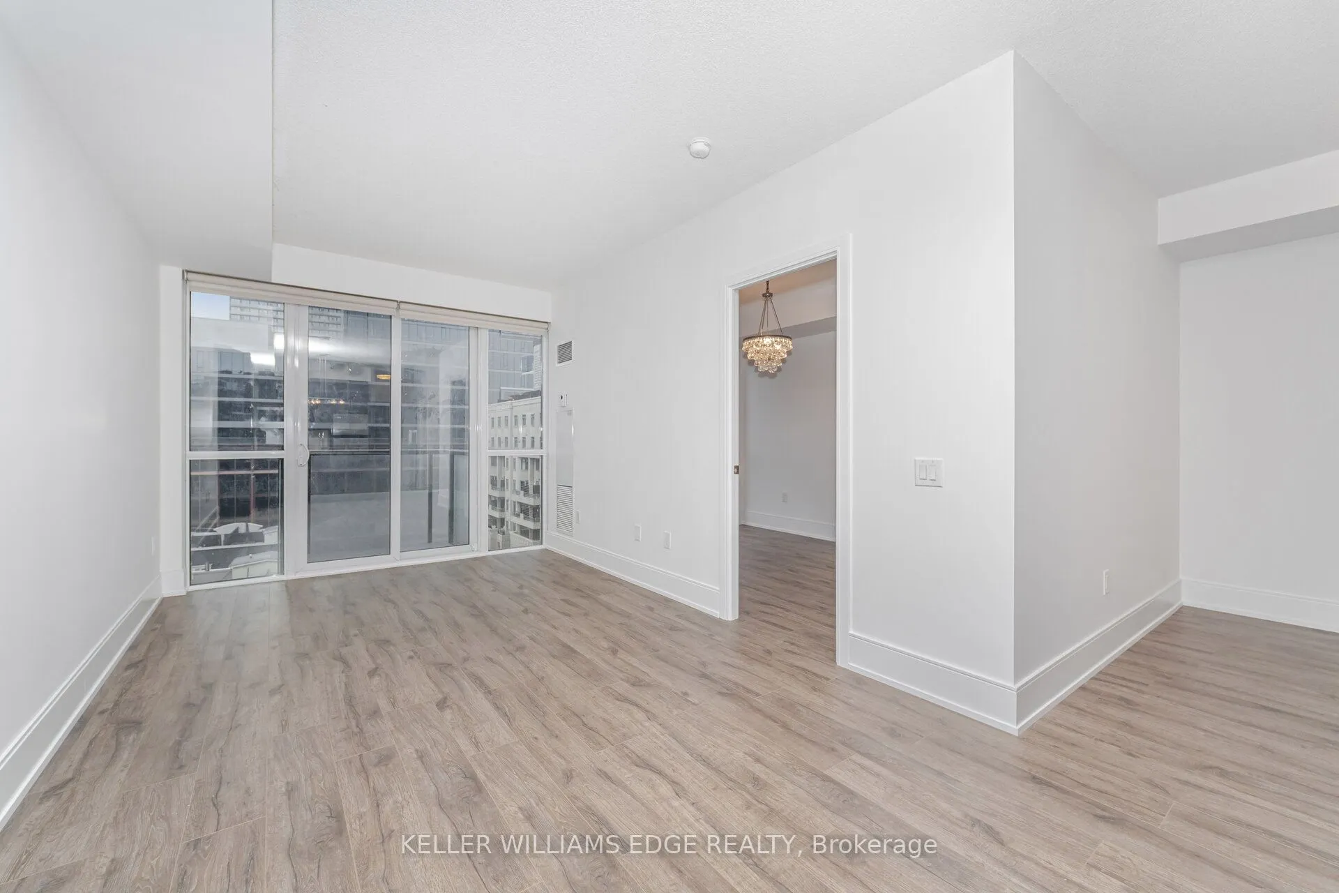 560 Front Street W, #821