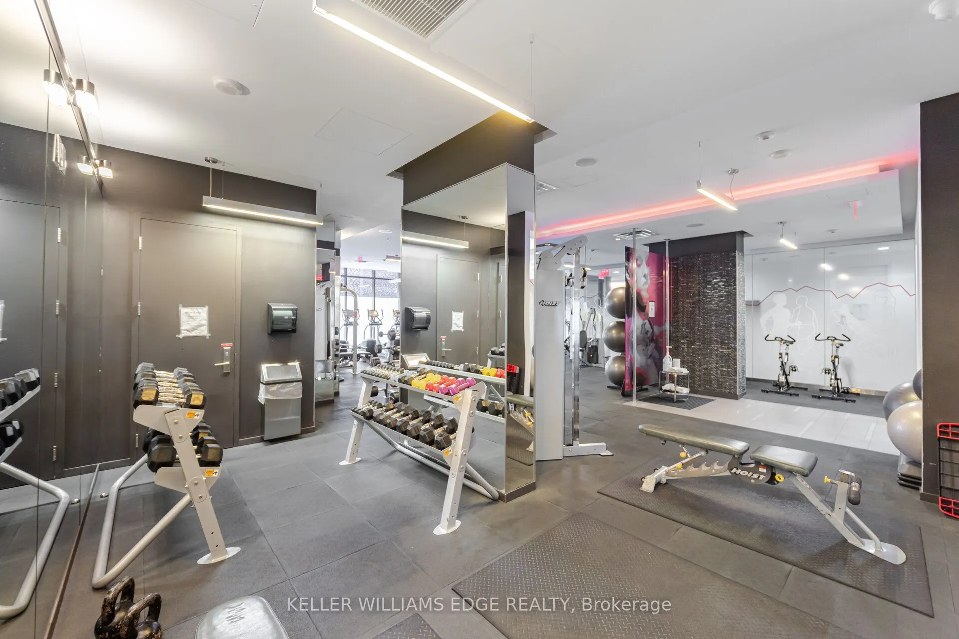 560 Front Street W, #821