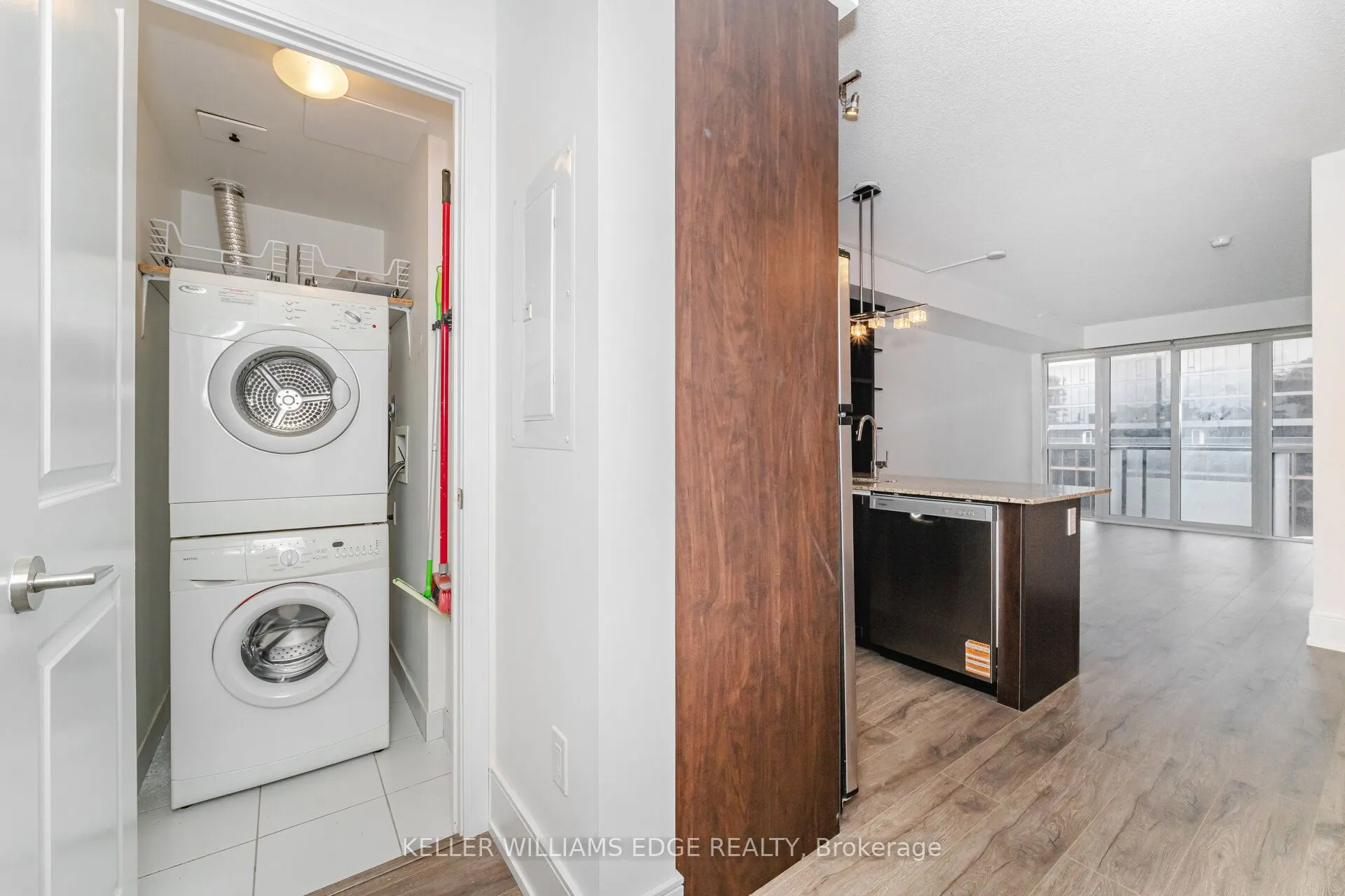 560 Front Street W, #821