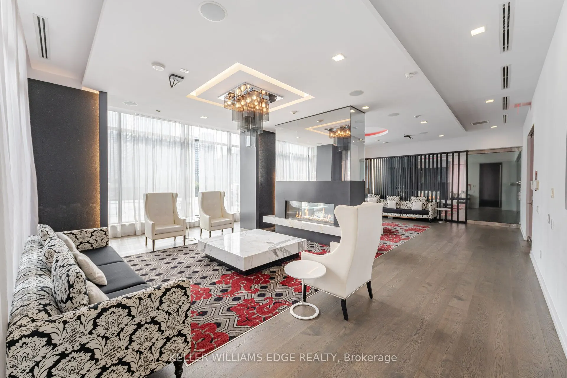 560 Front Street W, #821