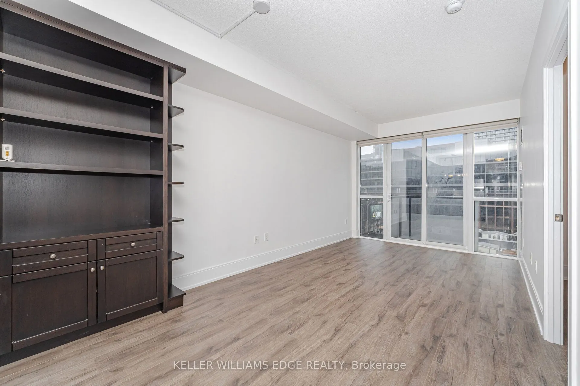560 Front Street W, #821