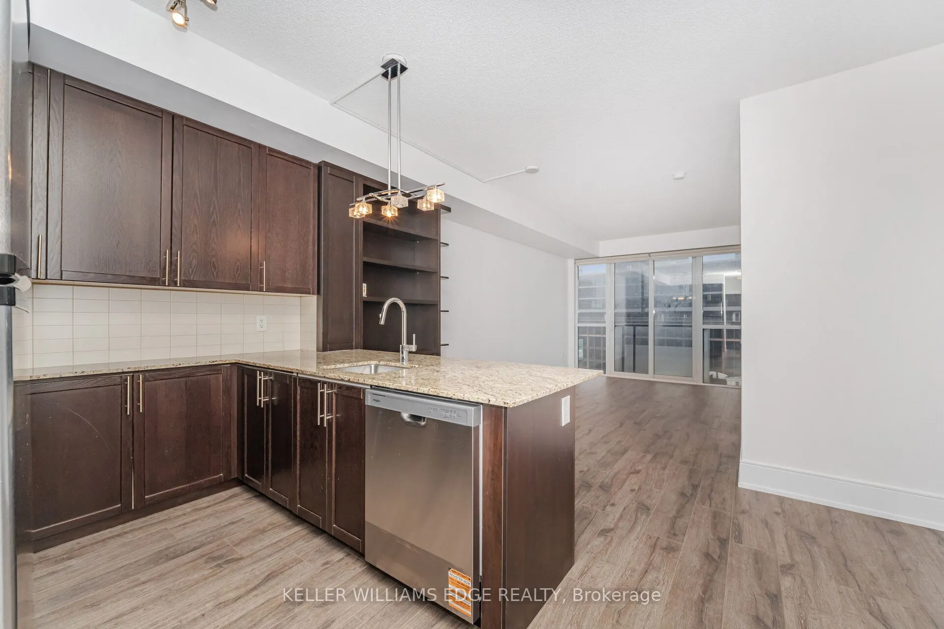 560 Front Street W, #821