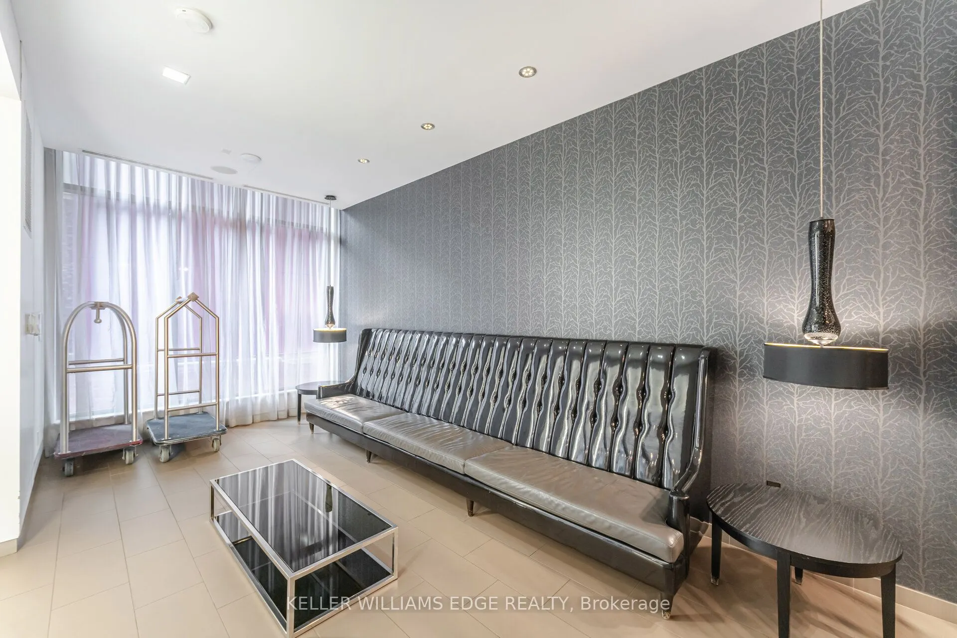 560 Front Street W, #821