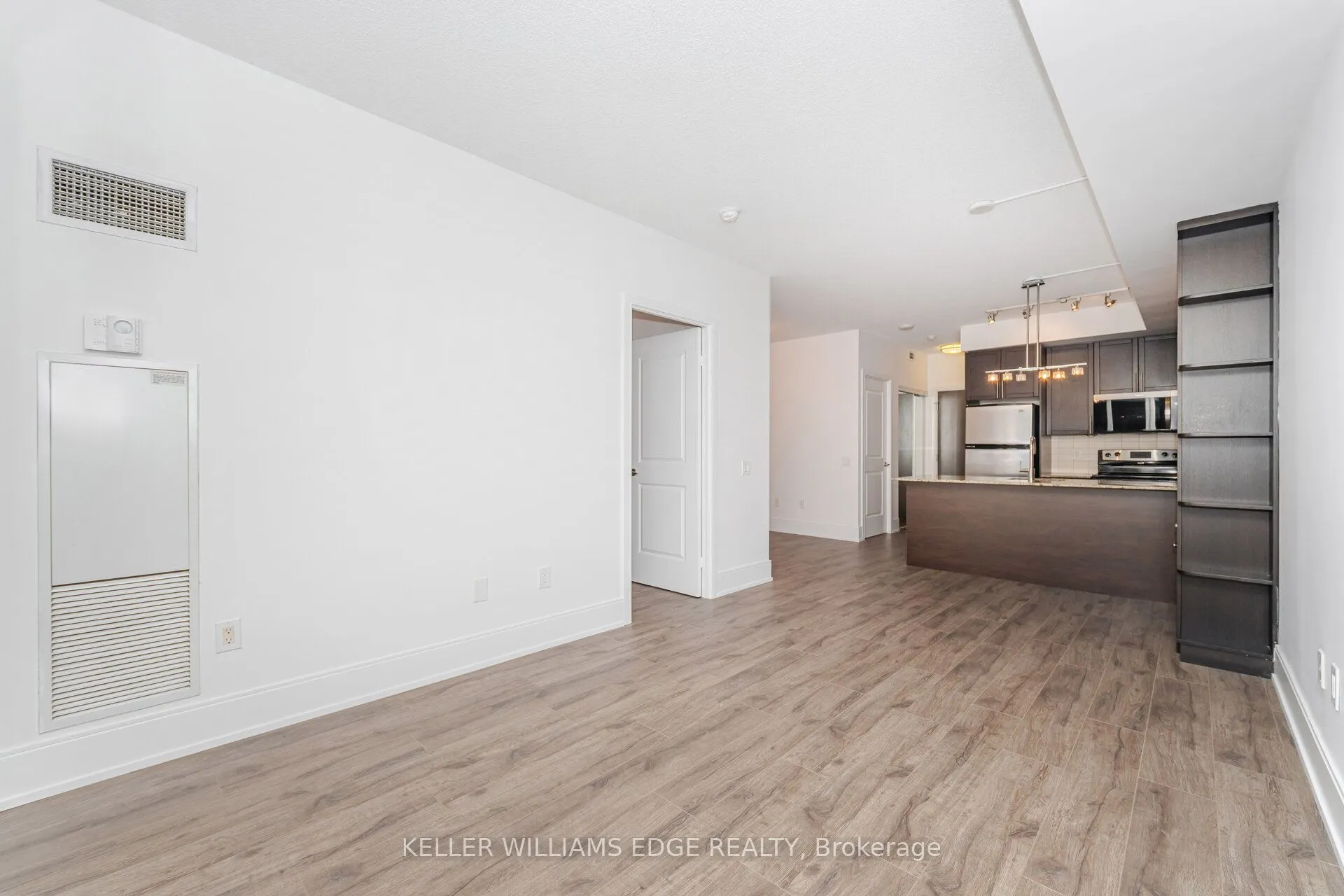560 Front Street W, #821