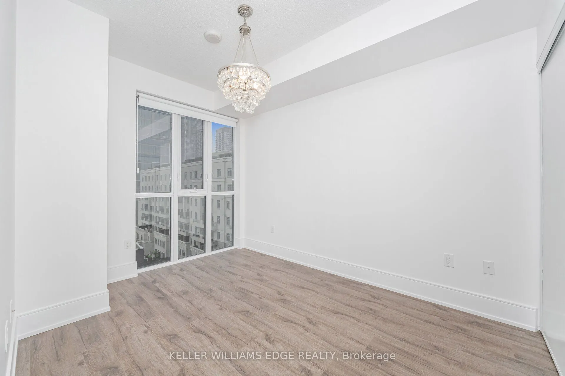560 Front Street W, #821
