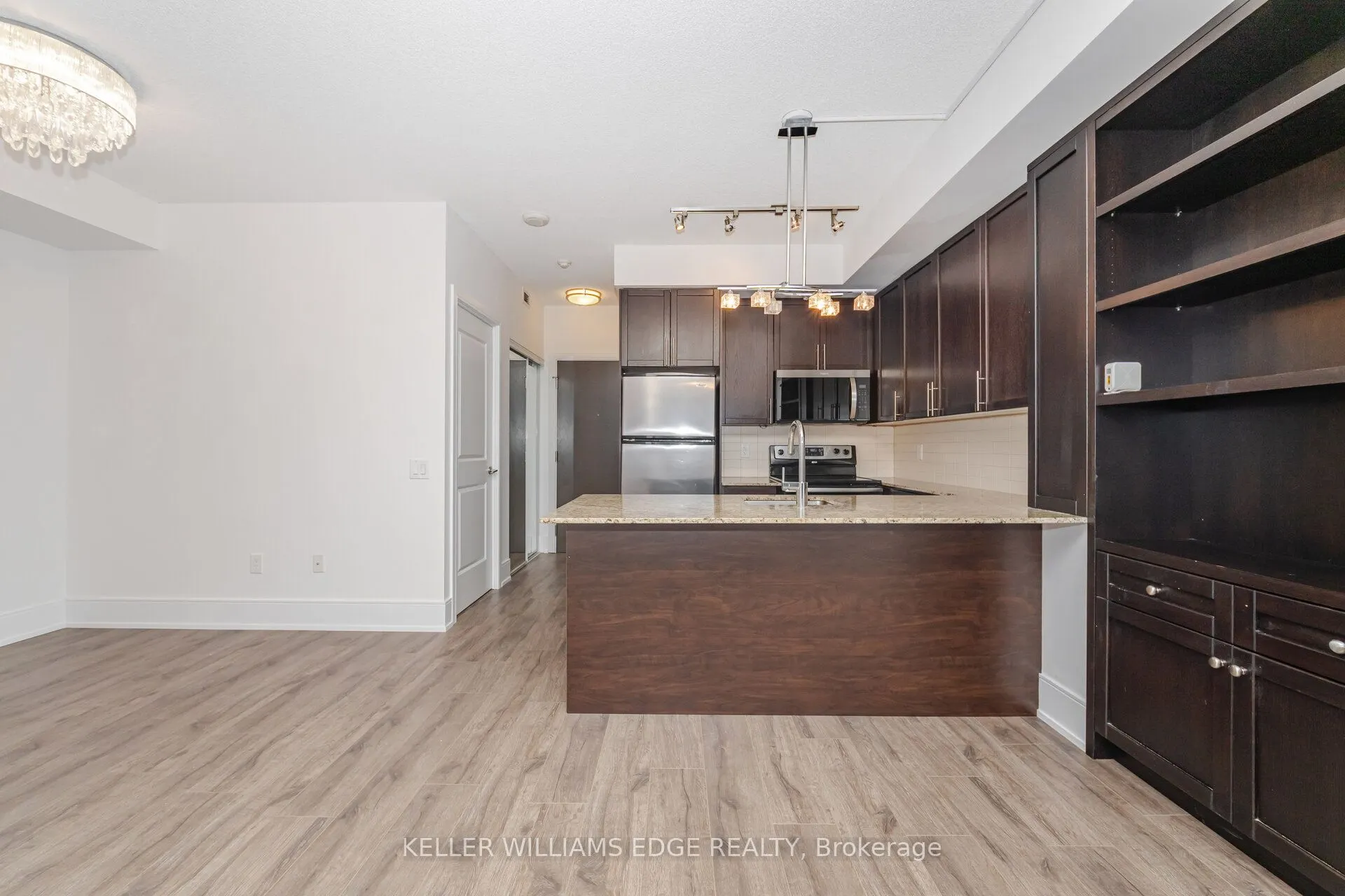 560 Front Street W, #821
