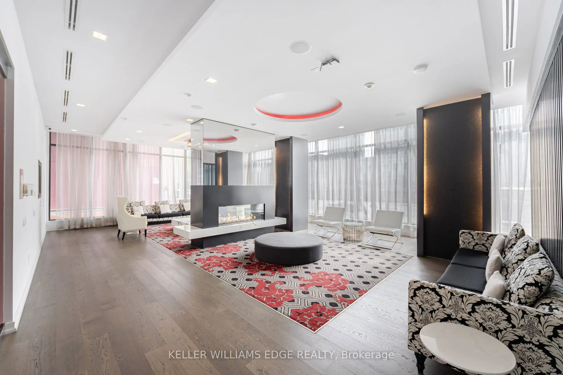 560 Front Street W, #821