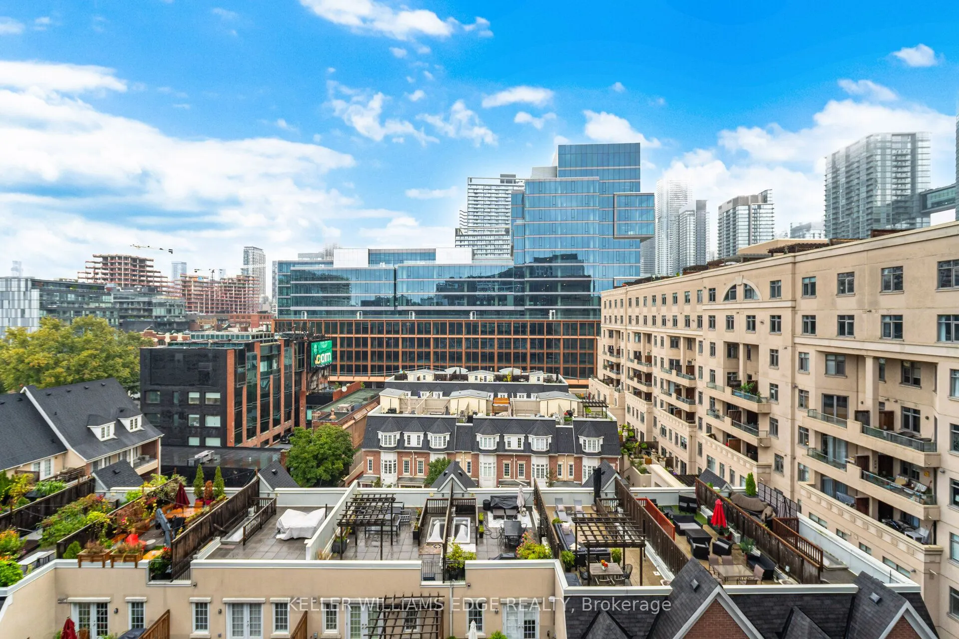 560 Front Street W, #821