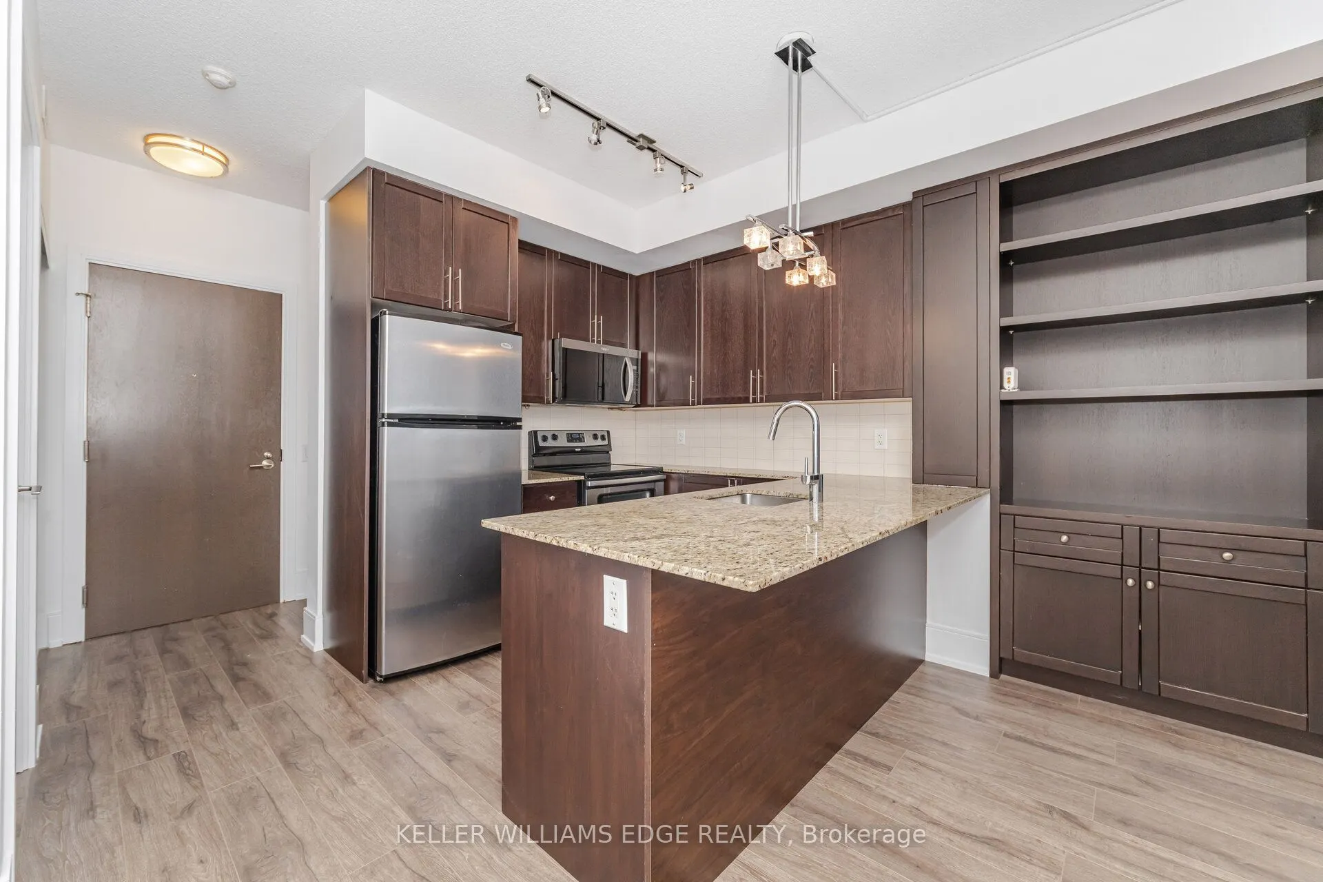 560 Front Street W, #821