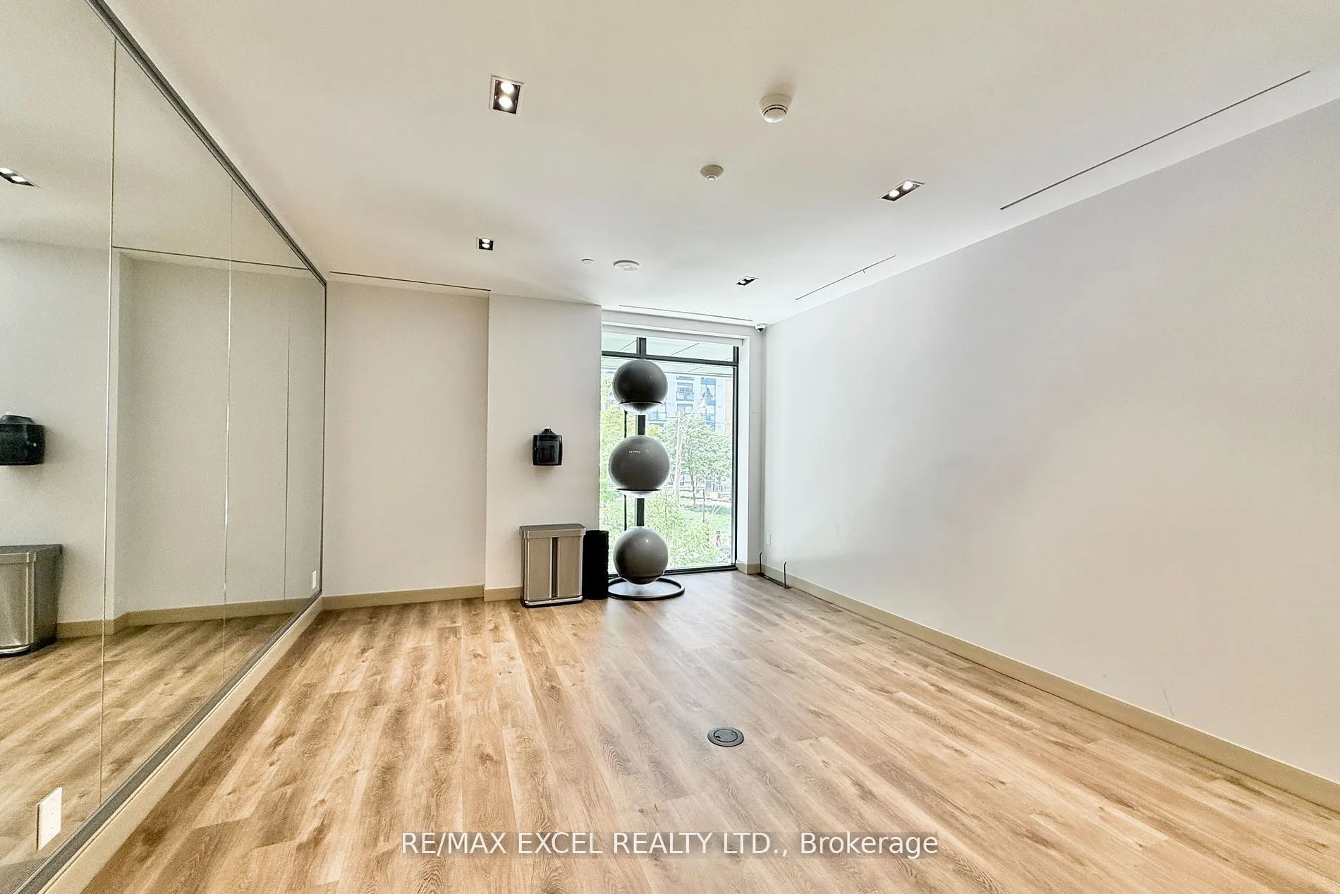 65 Mutual Street, #2105
