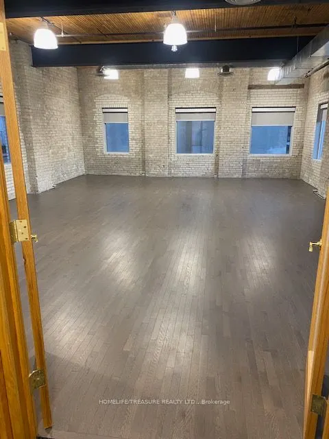 243 Queen Street W, #3rd Flr