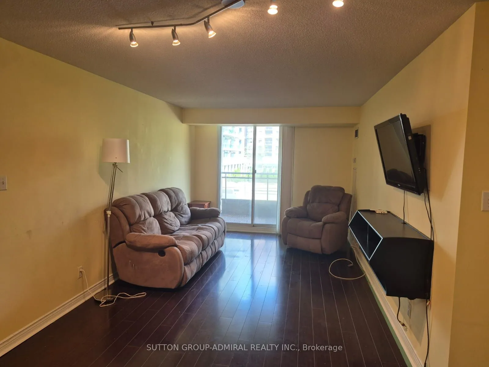 260 Doris Avenue, #309