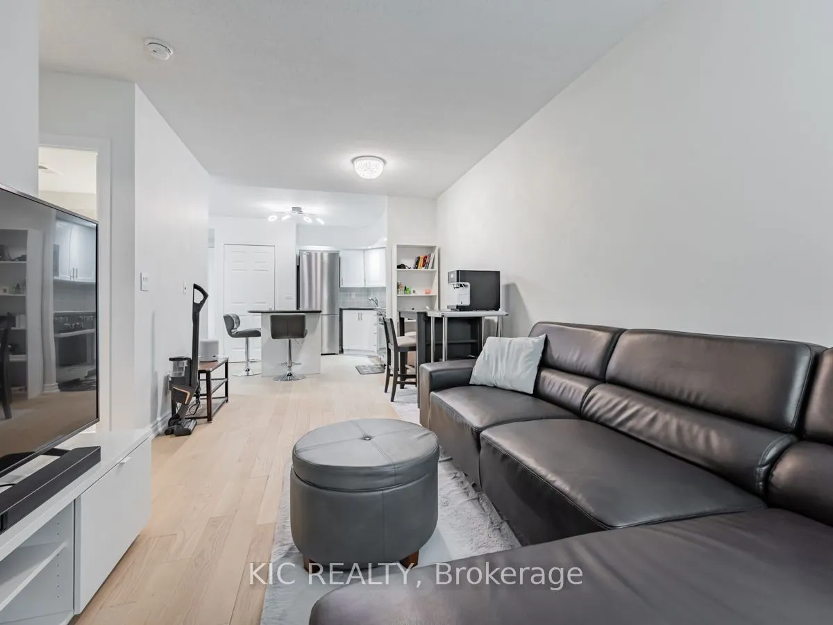 250 Wellington Street W, #1727