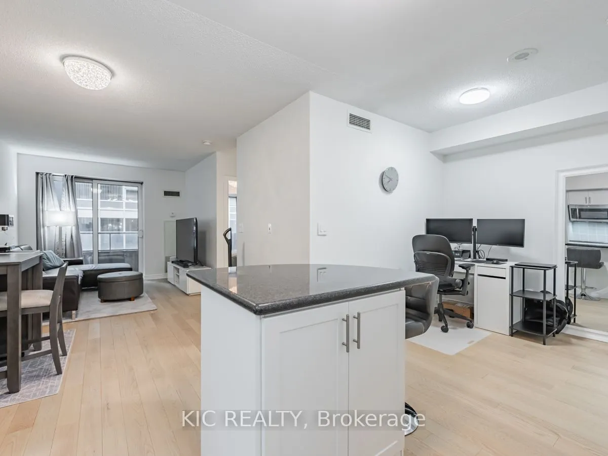 250 Wellington Street W, #1727