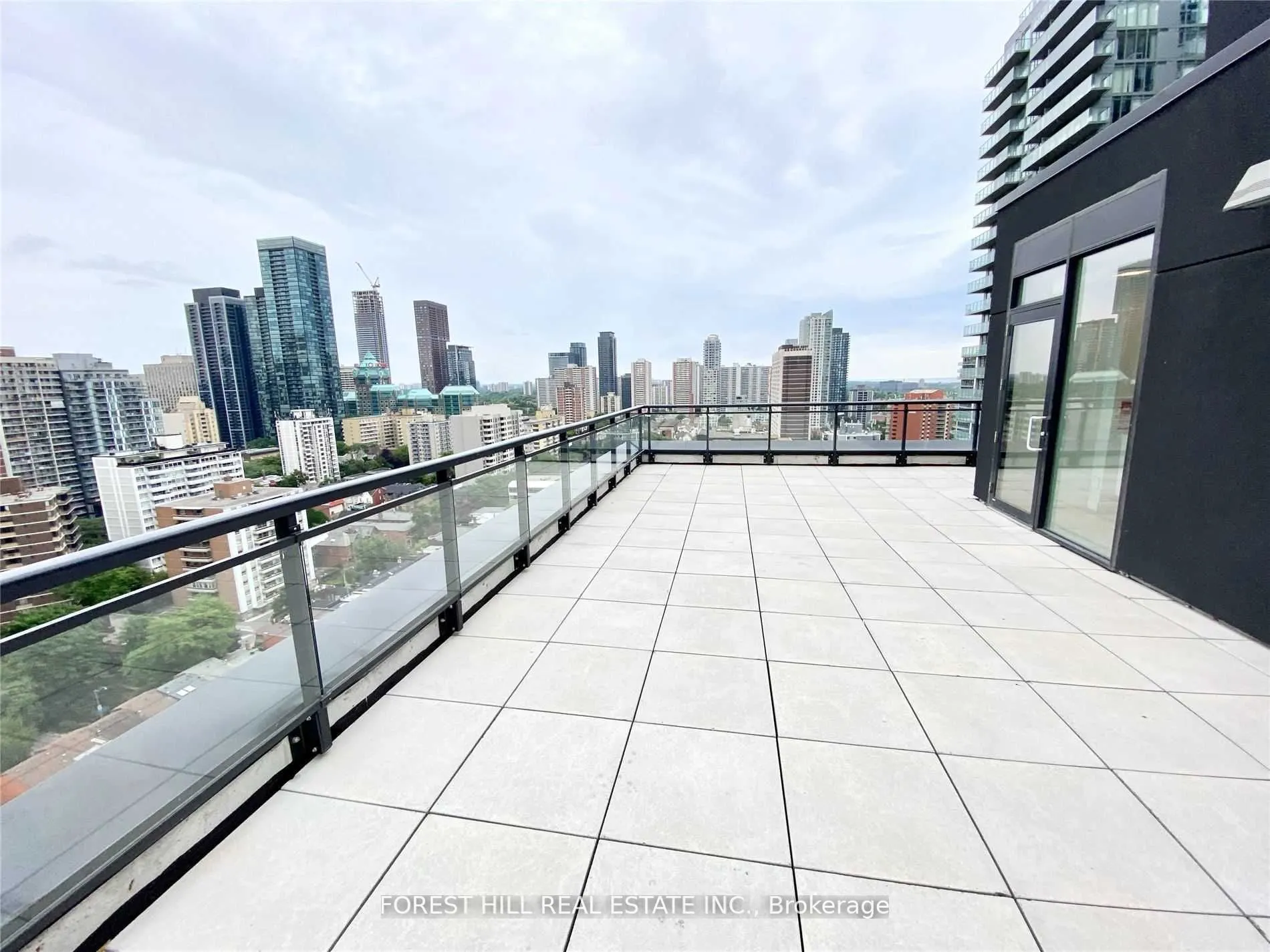 17 Dundonald Street, #908