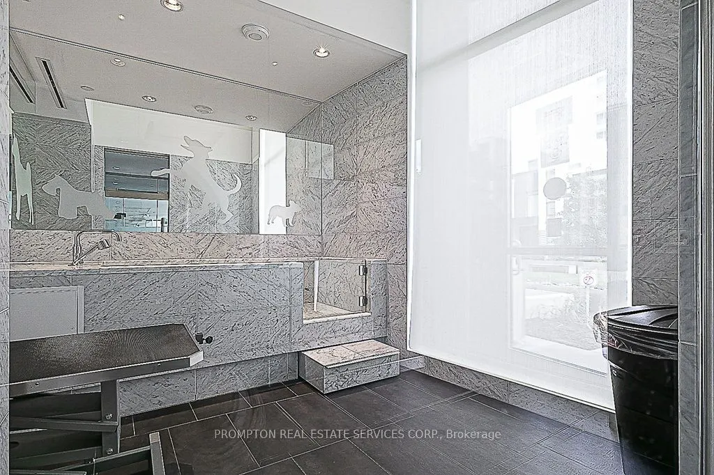 115 McMahon Drive, #907