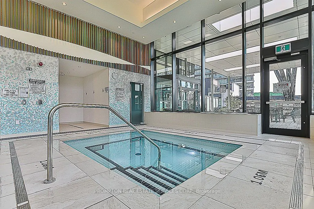 115 McMahon Drive, #907