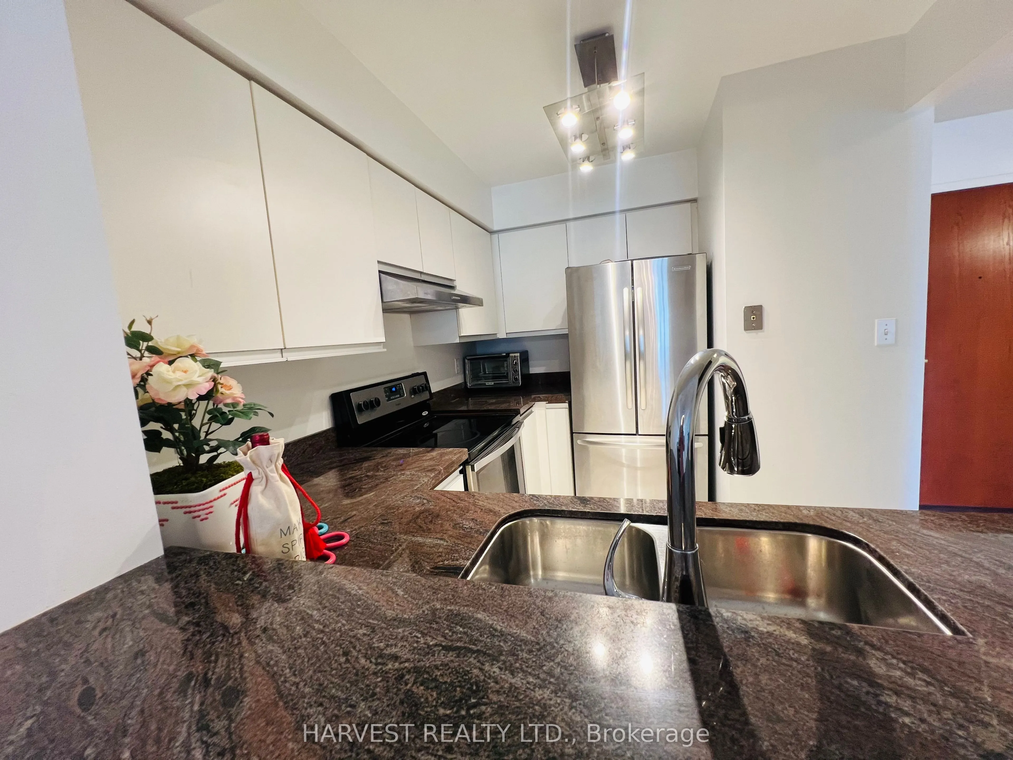 18 HILLCREST Avenue, #2206