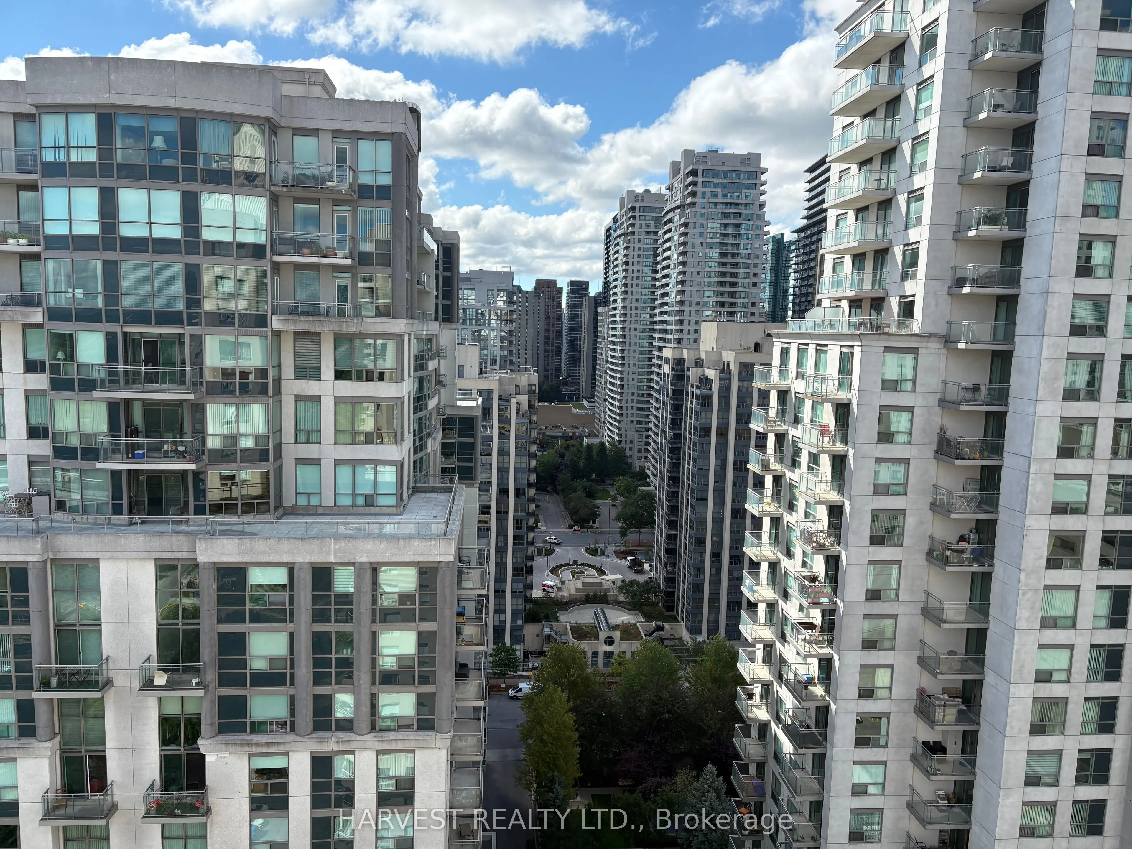 18 HILLCREST Avenue, #2206
