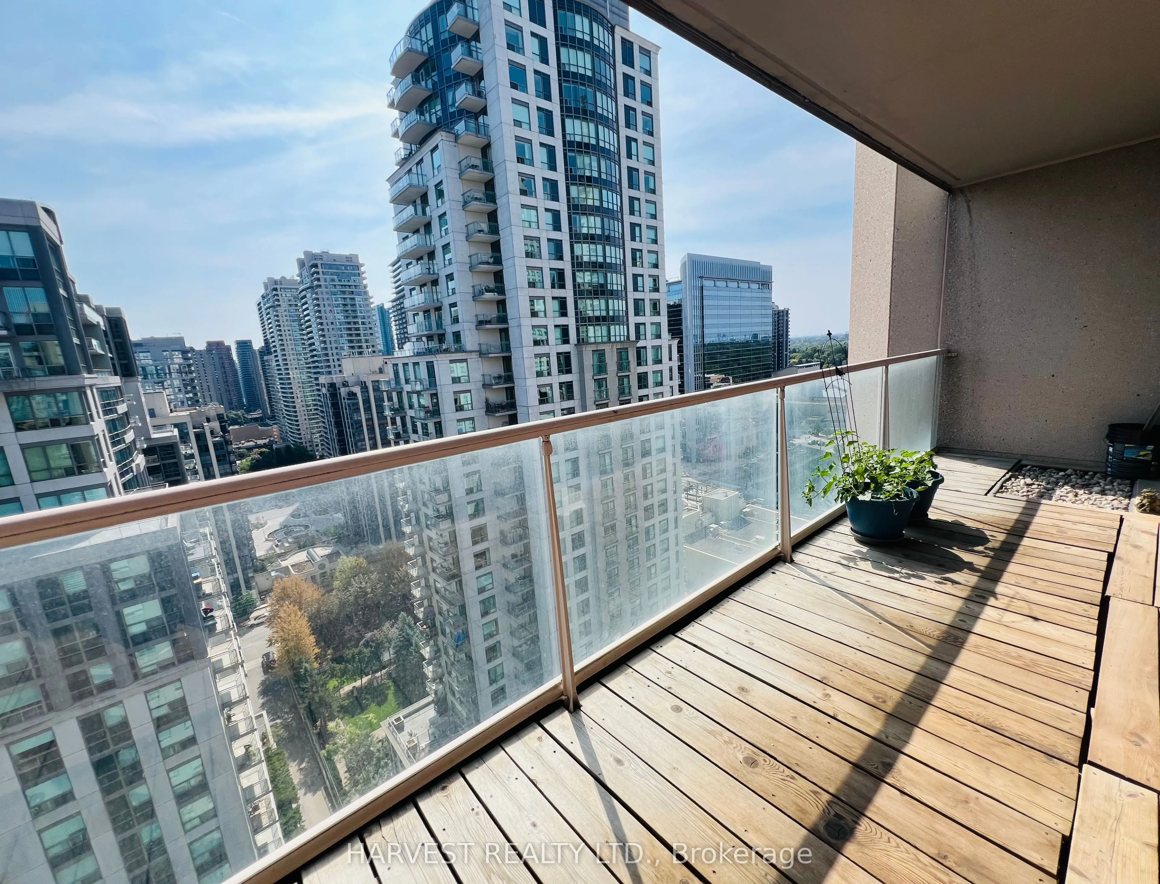 18 HILLCREST Avenue, #2206