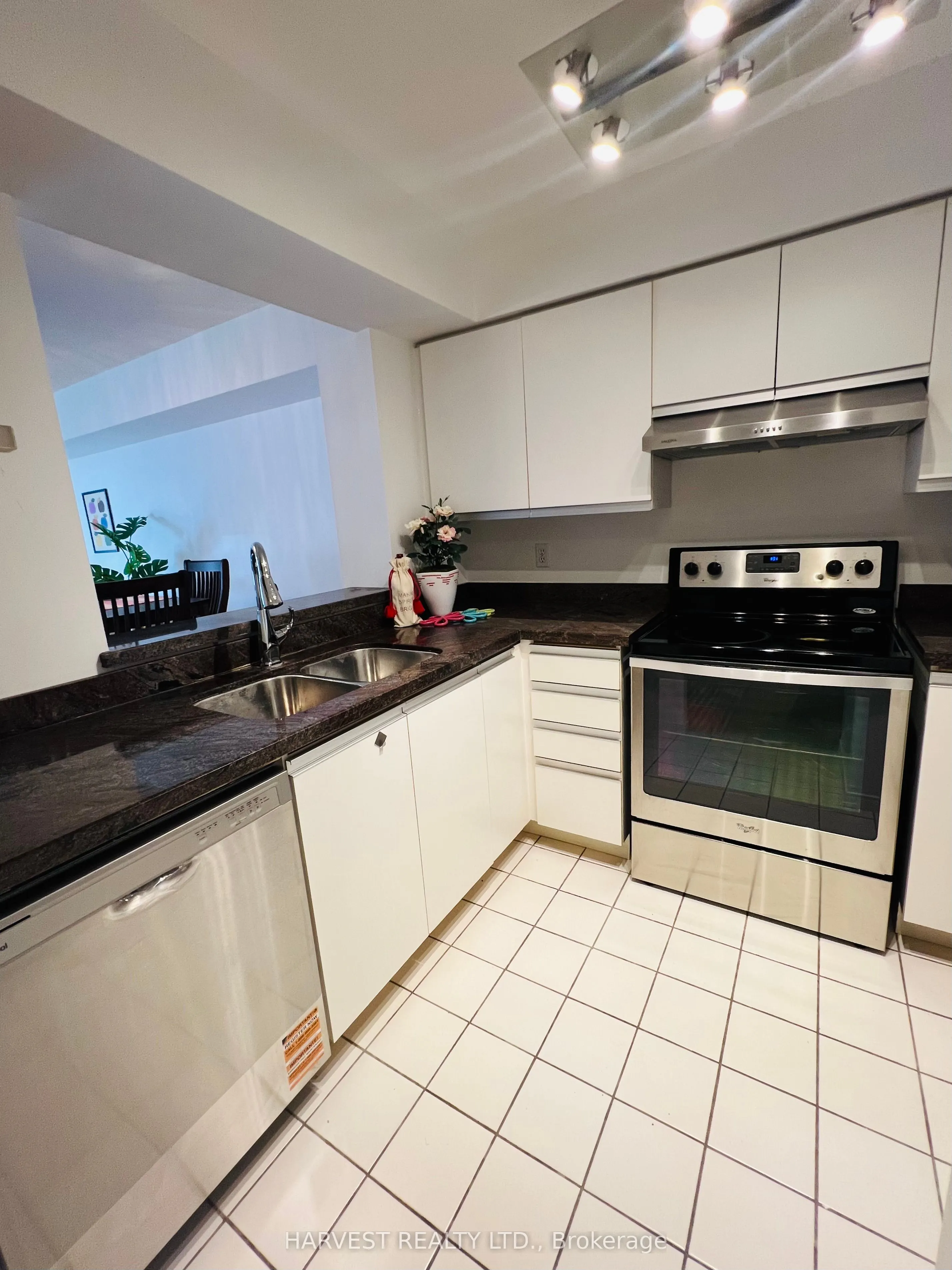 18 HILLCREST Avenue, #2206