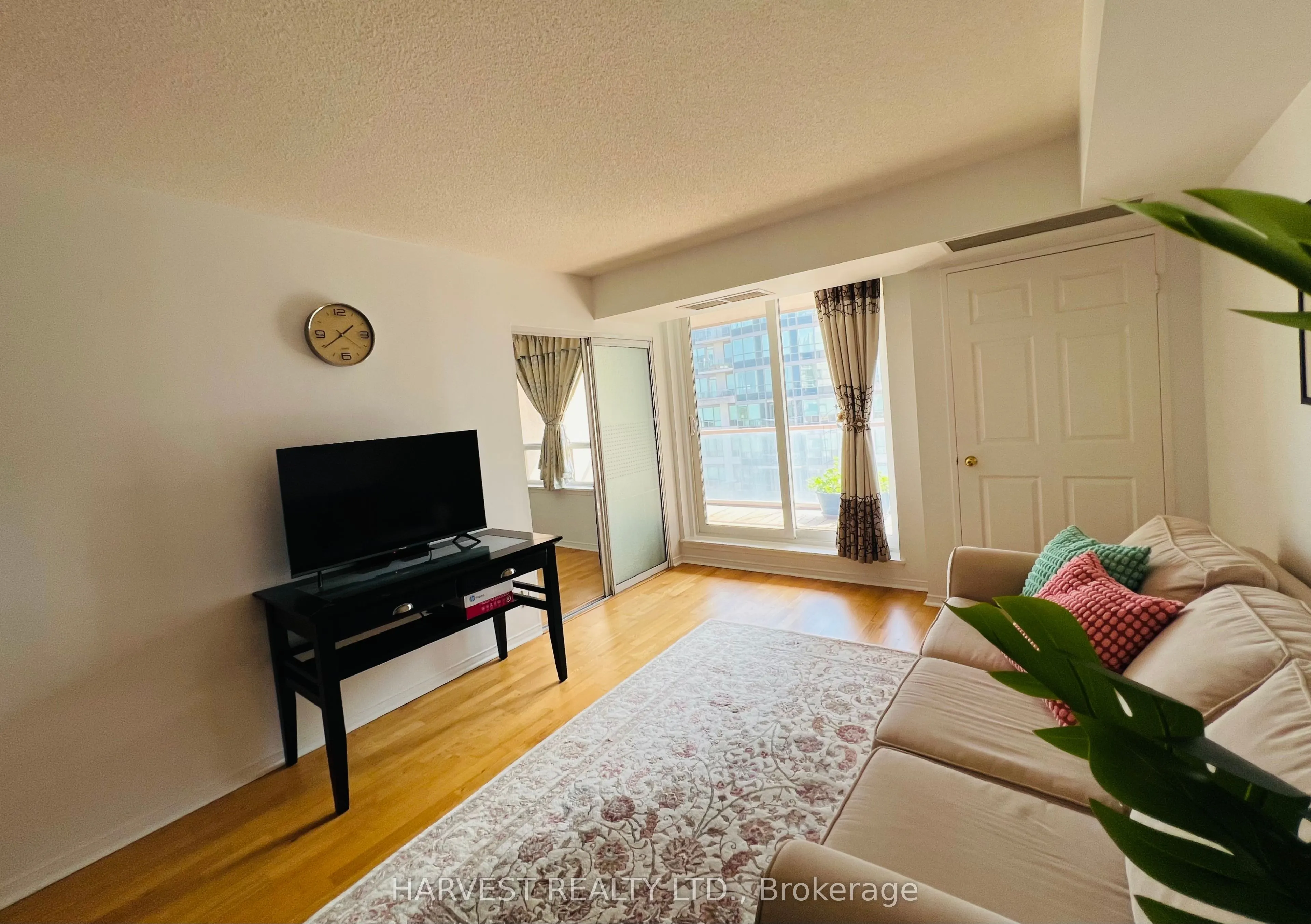 18 HILLCREST Avenue, #2206