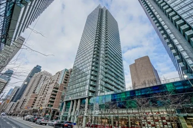 37 Grosvenor Street, #906