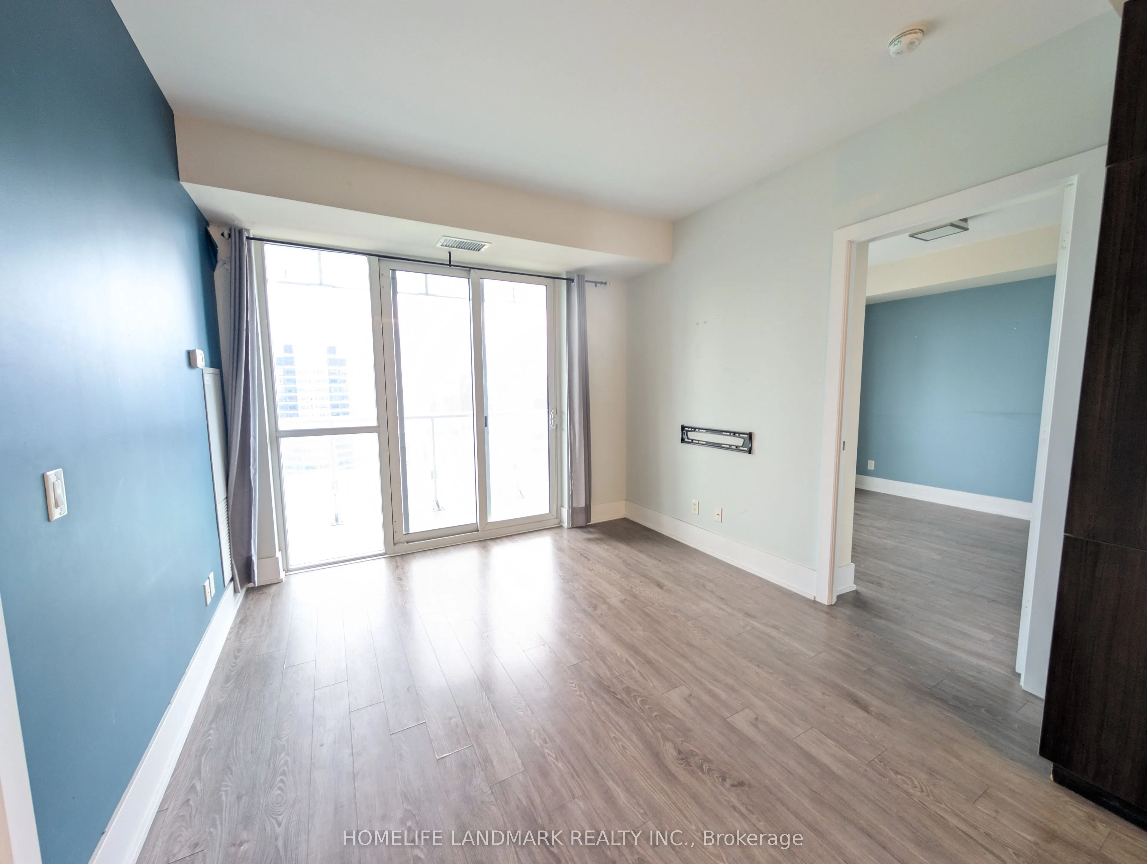 300 Front Street W, #3910