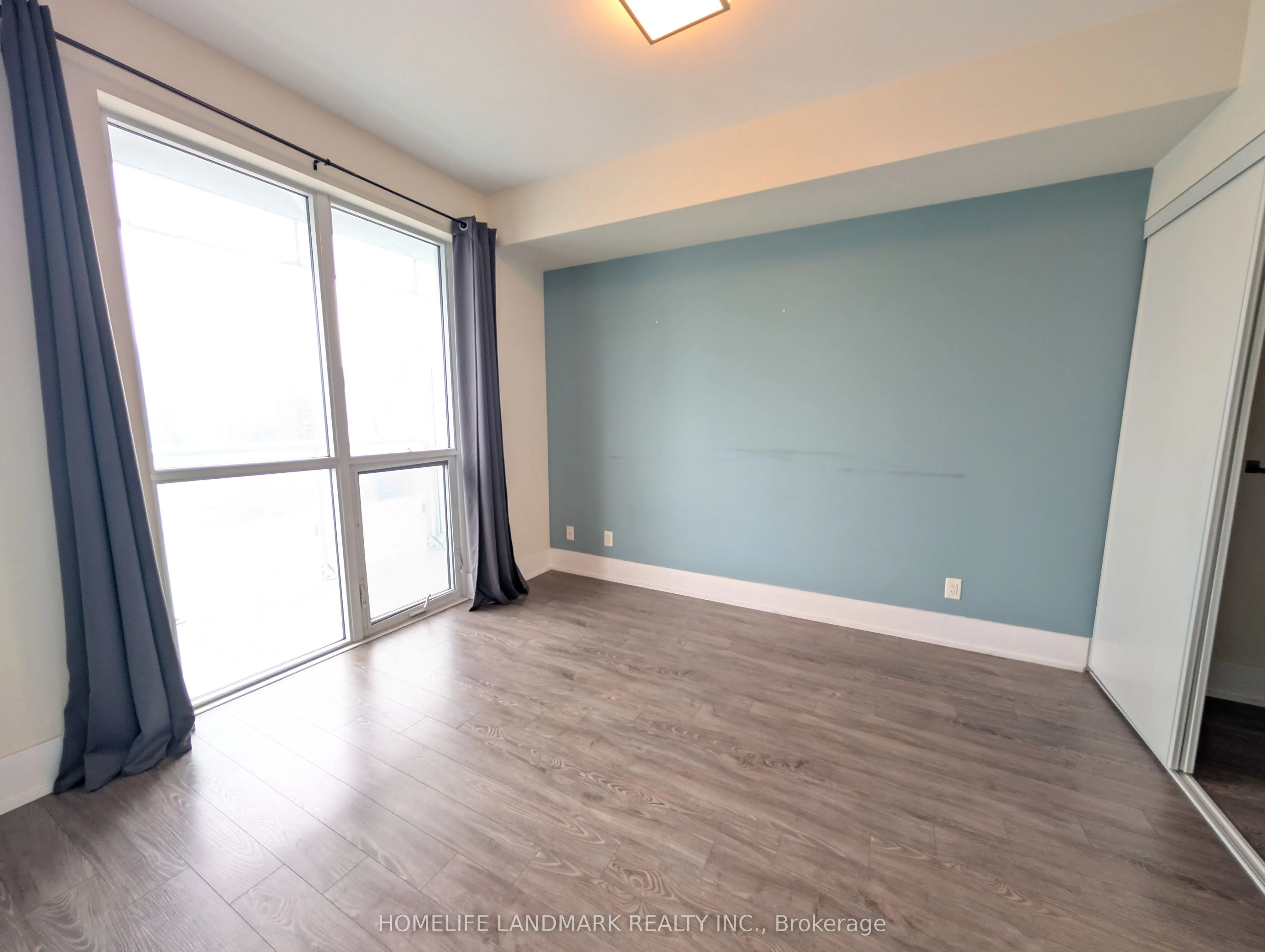 300 Front Street W, #3910