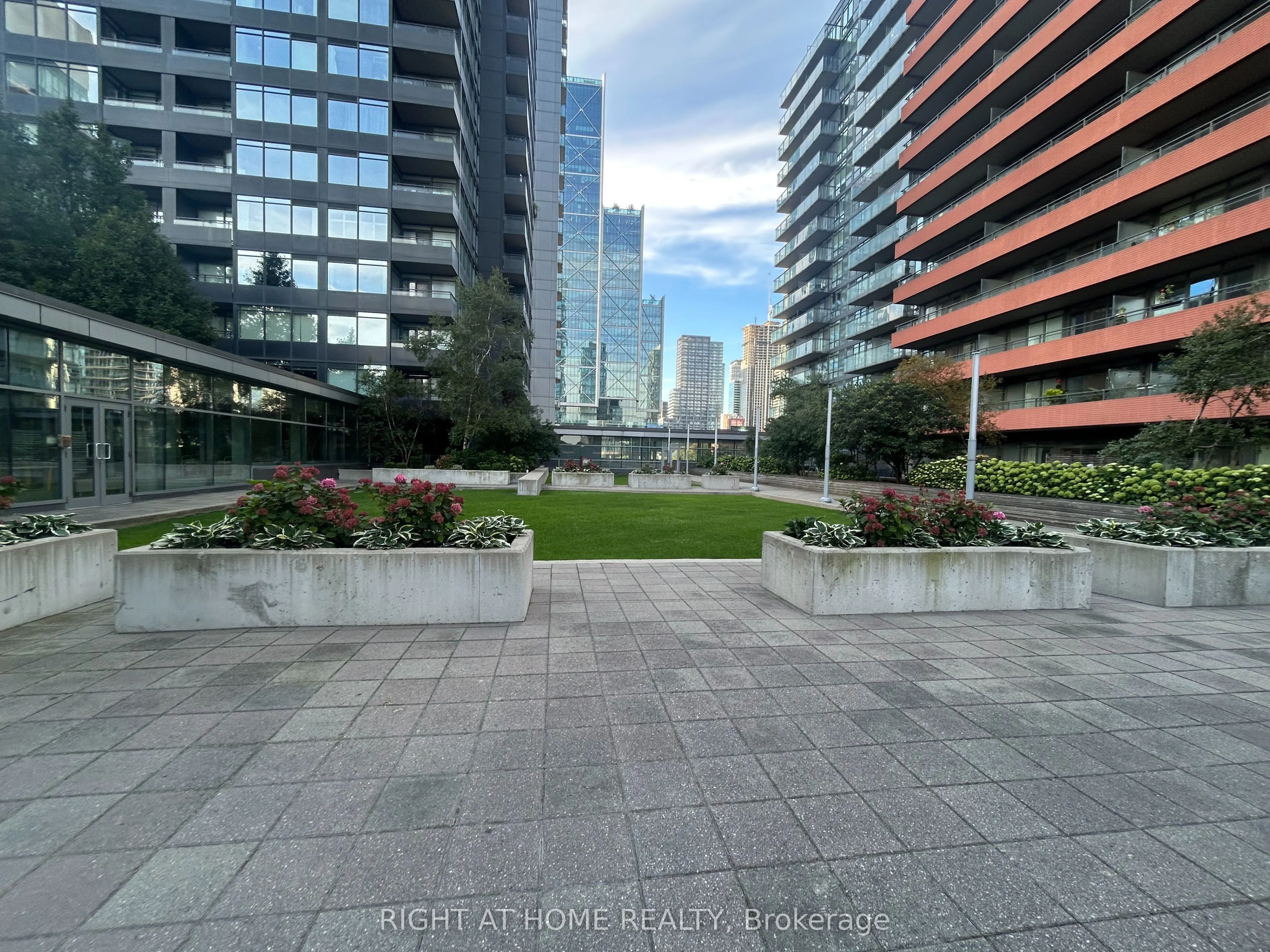 25 Telegram Mews, #3702