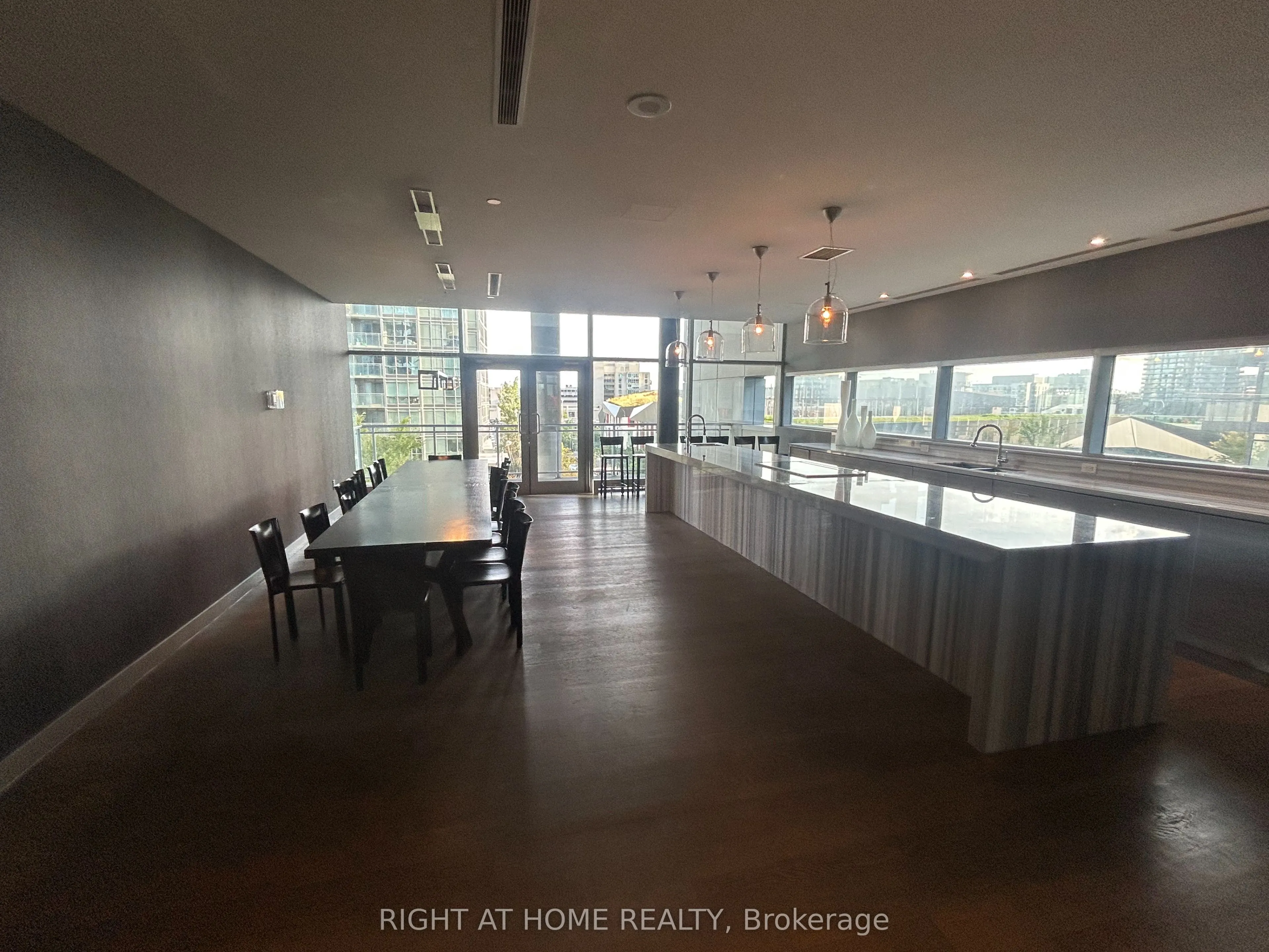 25 Telegram Mews, #3702