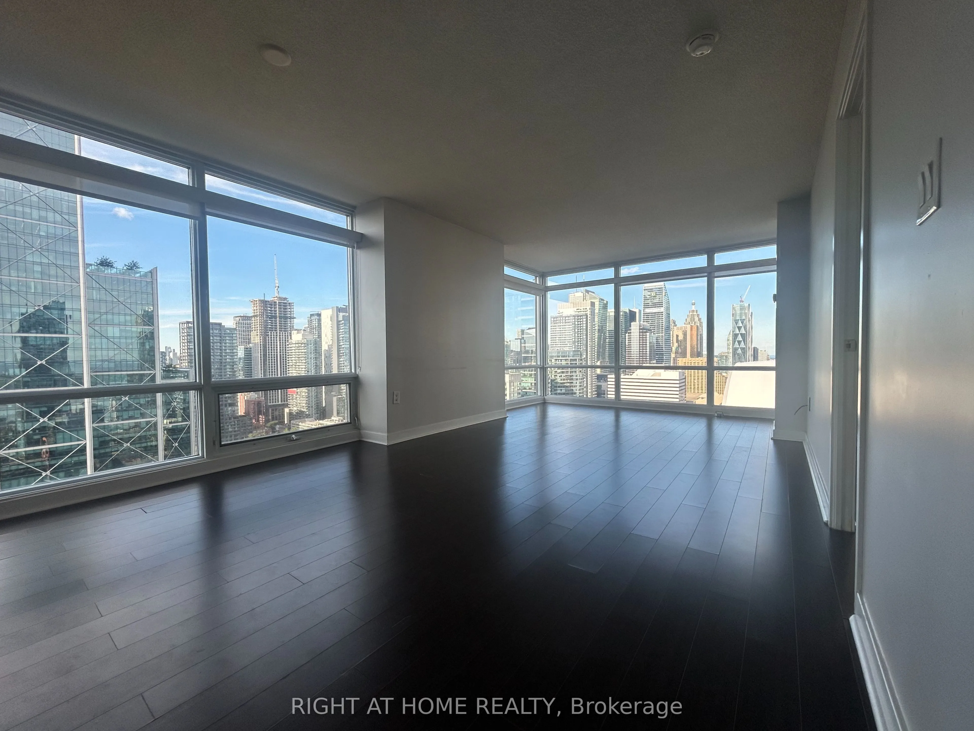 25 Telegram Mews, #3702