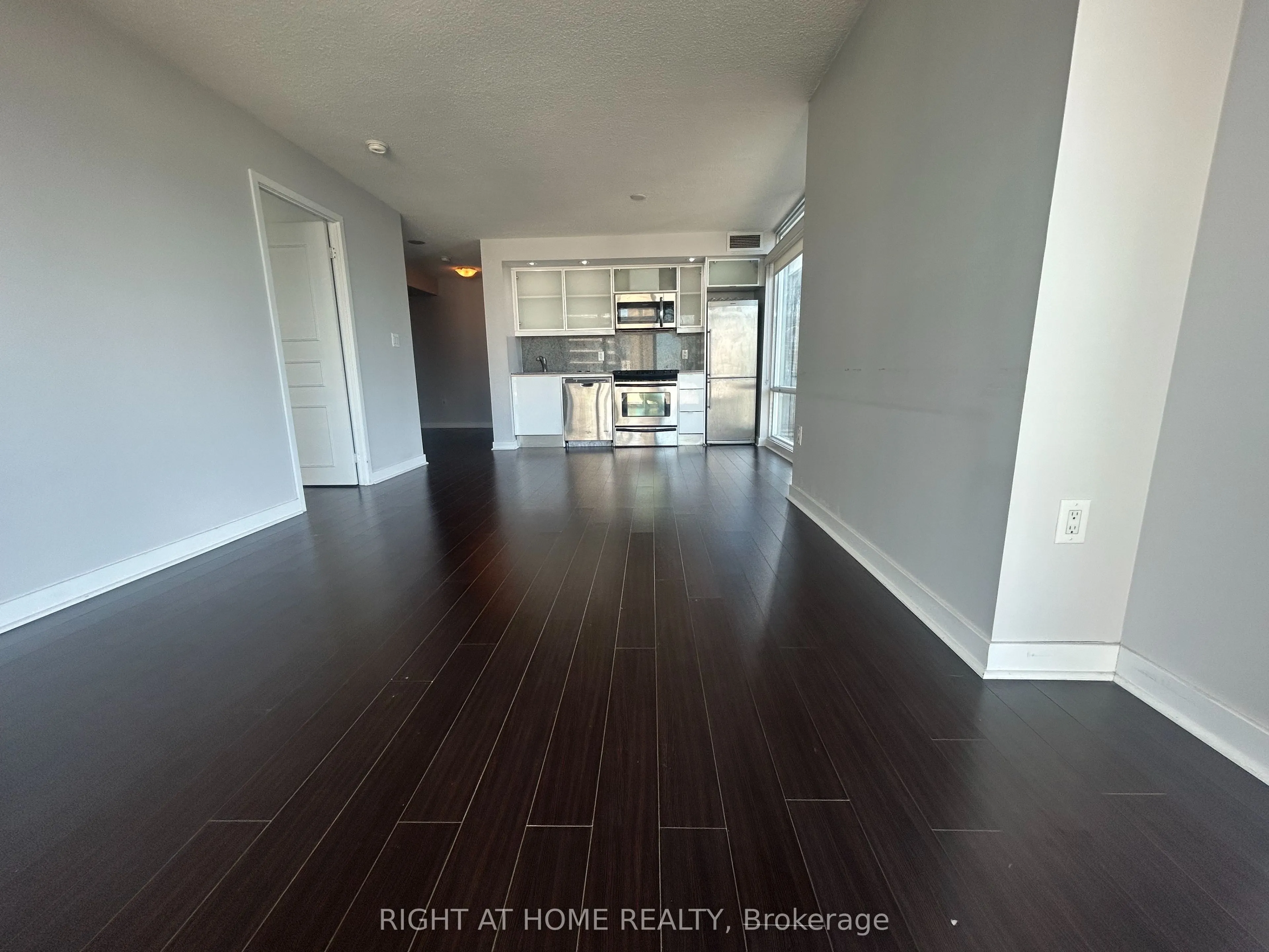 25 Telegram Mews, #3702