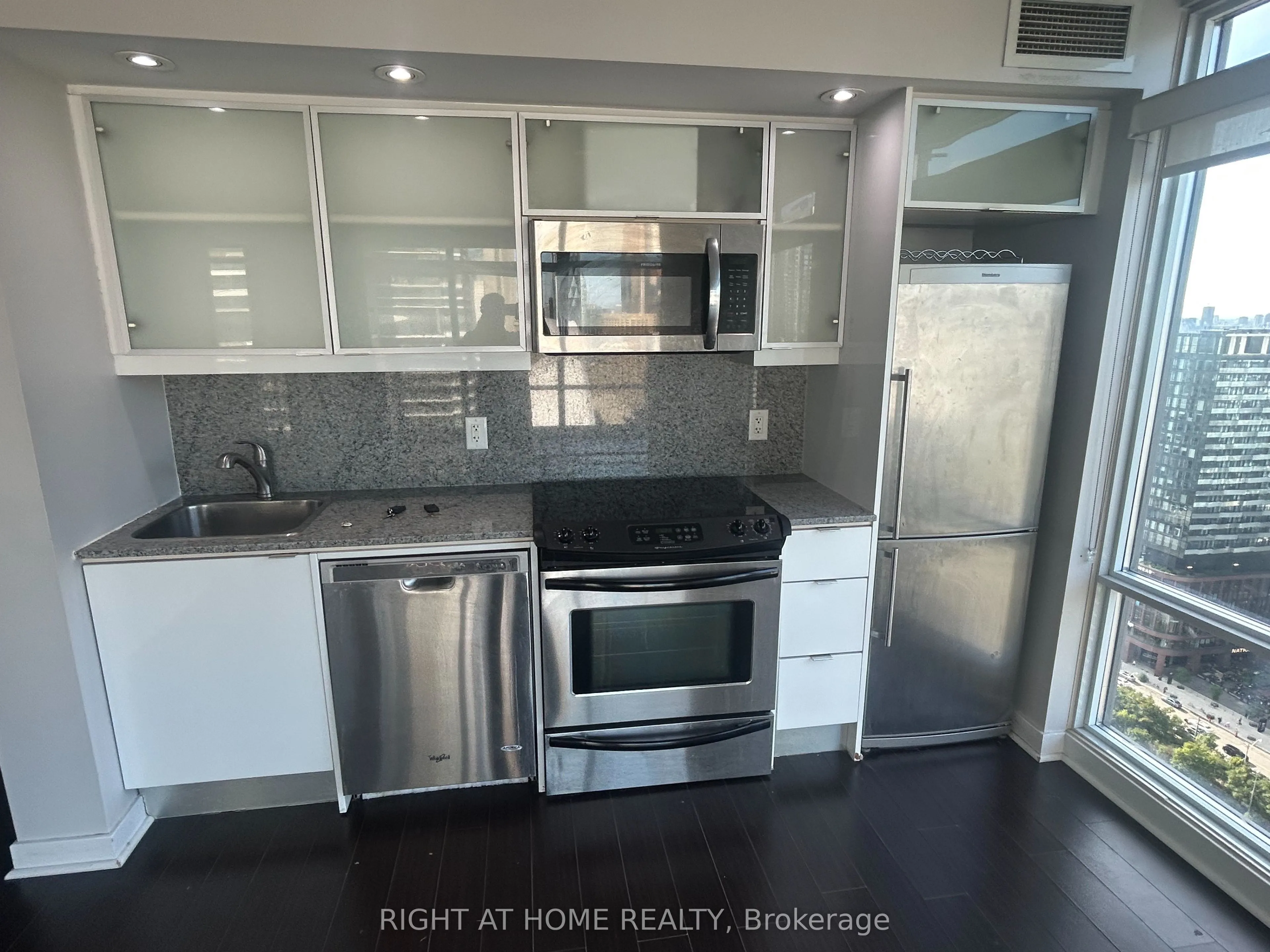 25 Telegram Mews, #3702